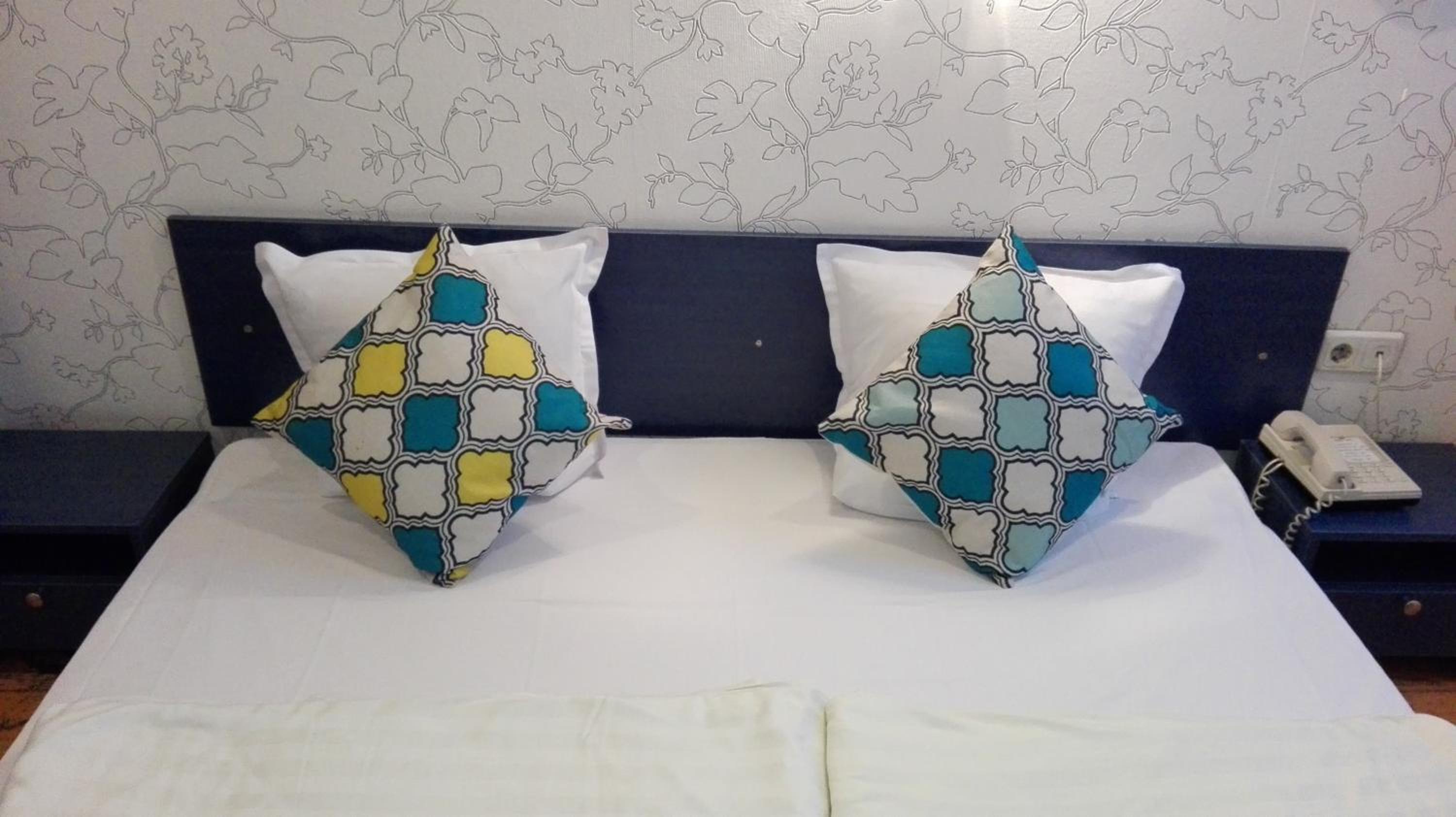 Deluxe Double or Twin Room - Photo 12
