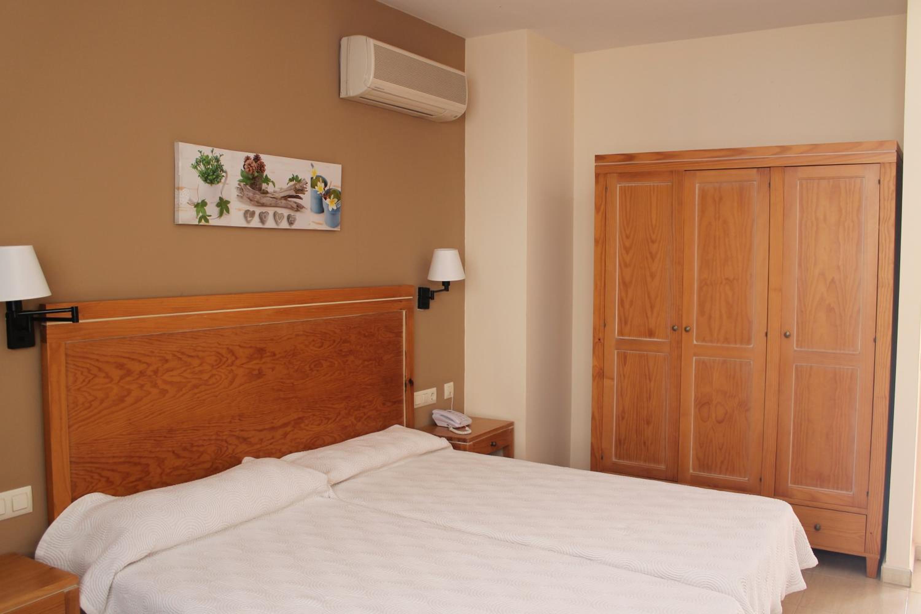 One-Bedroom Apartment (1 Adult) - Photo 8