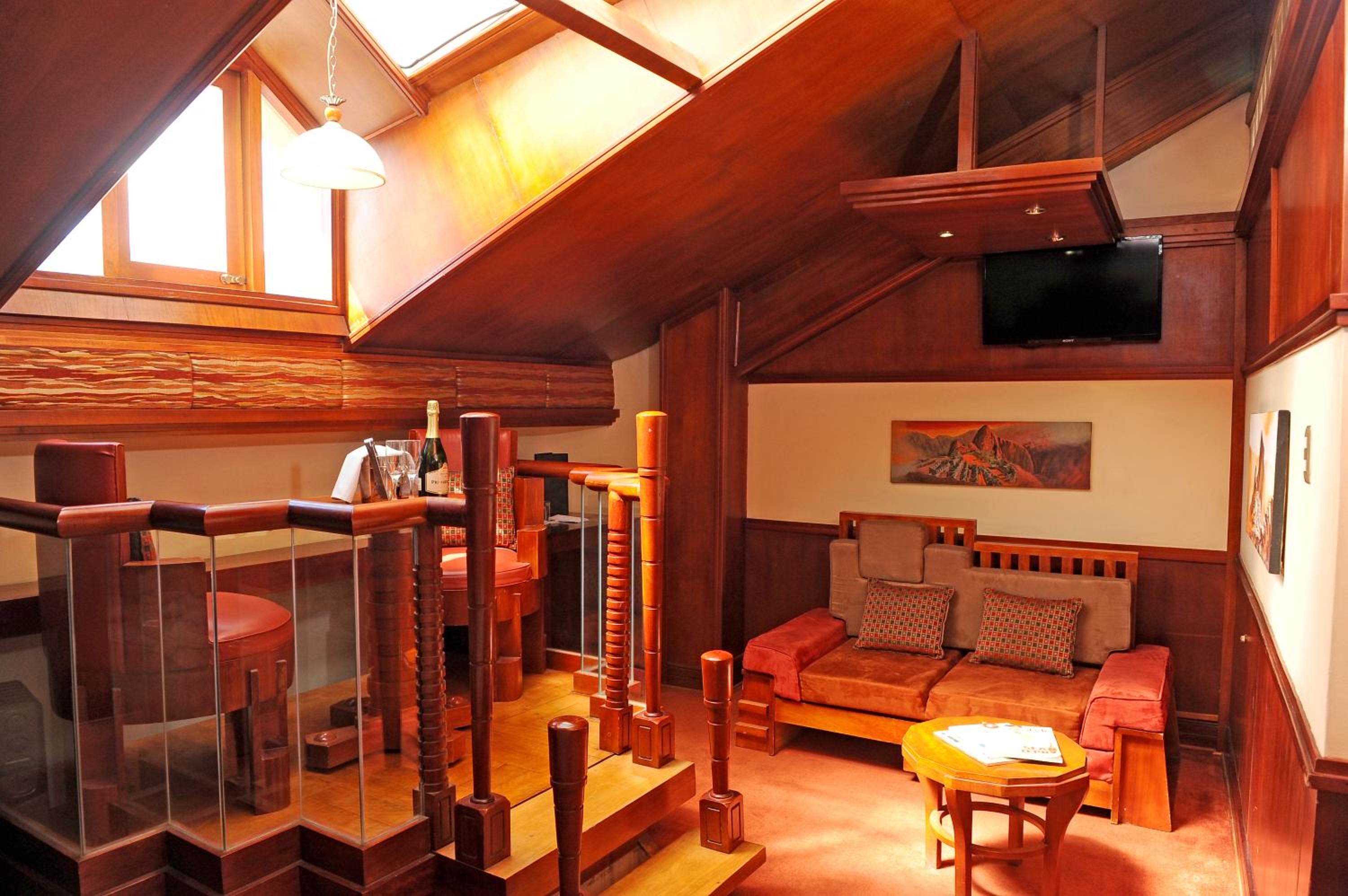 Suite with Jacuzzi photo 1