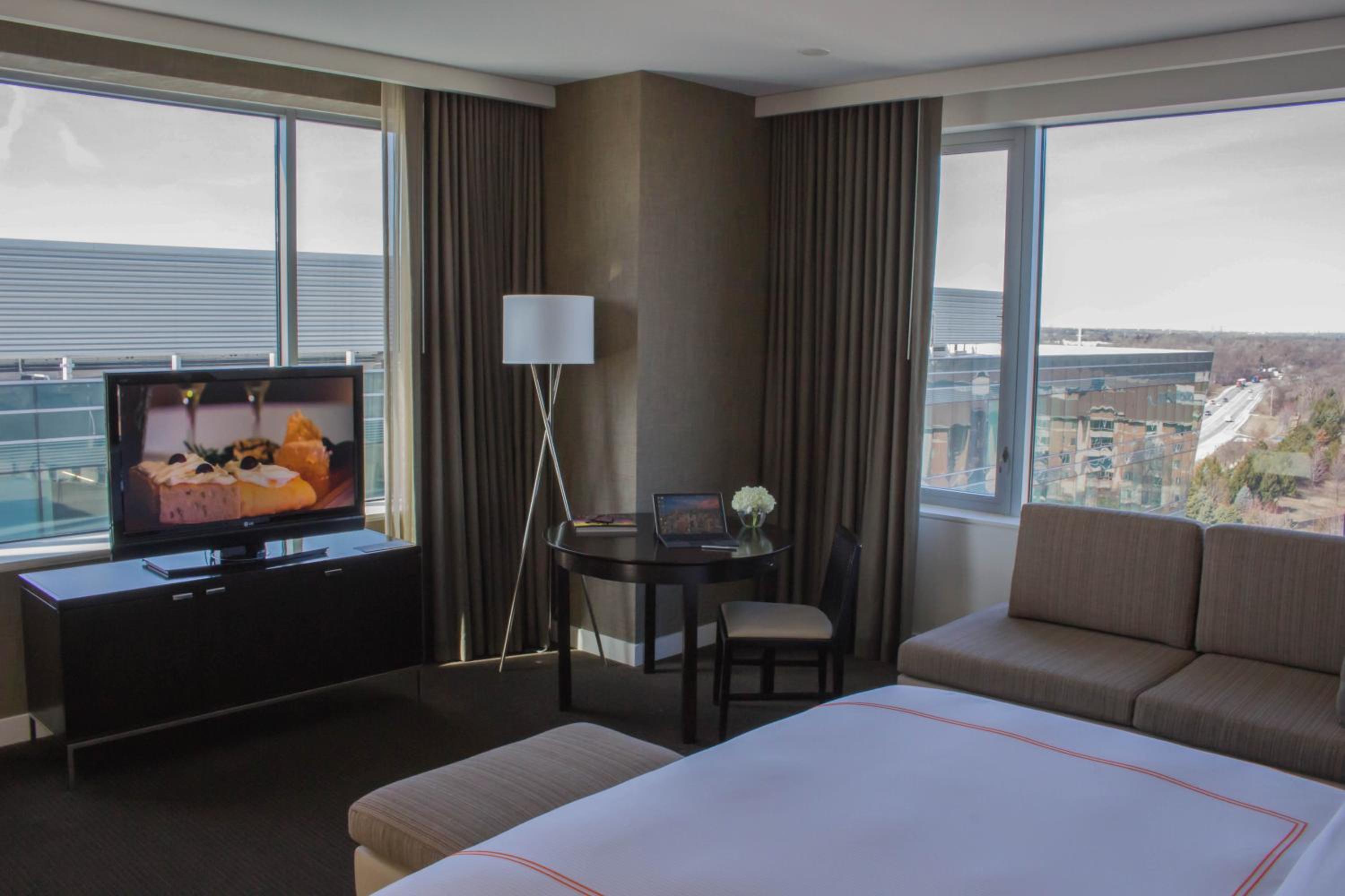 Deluxe King Room - Photo 1