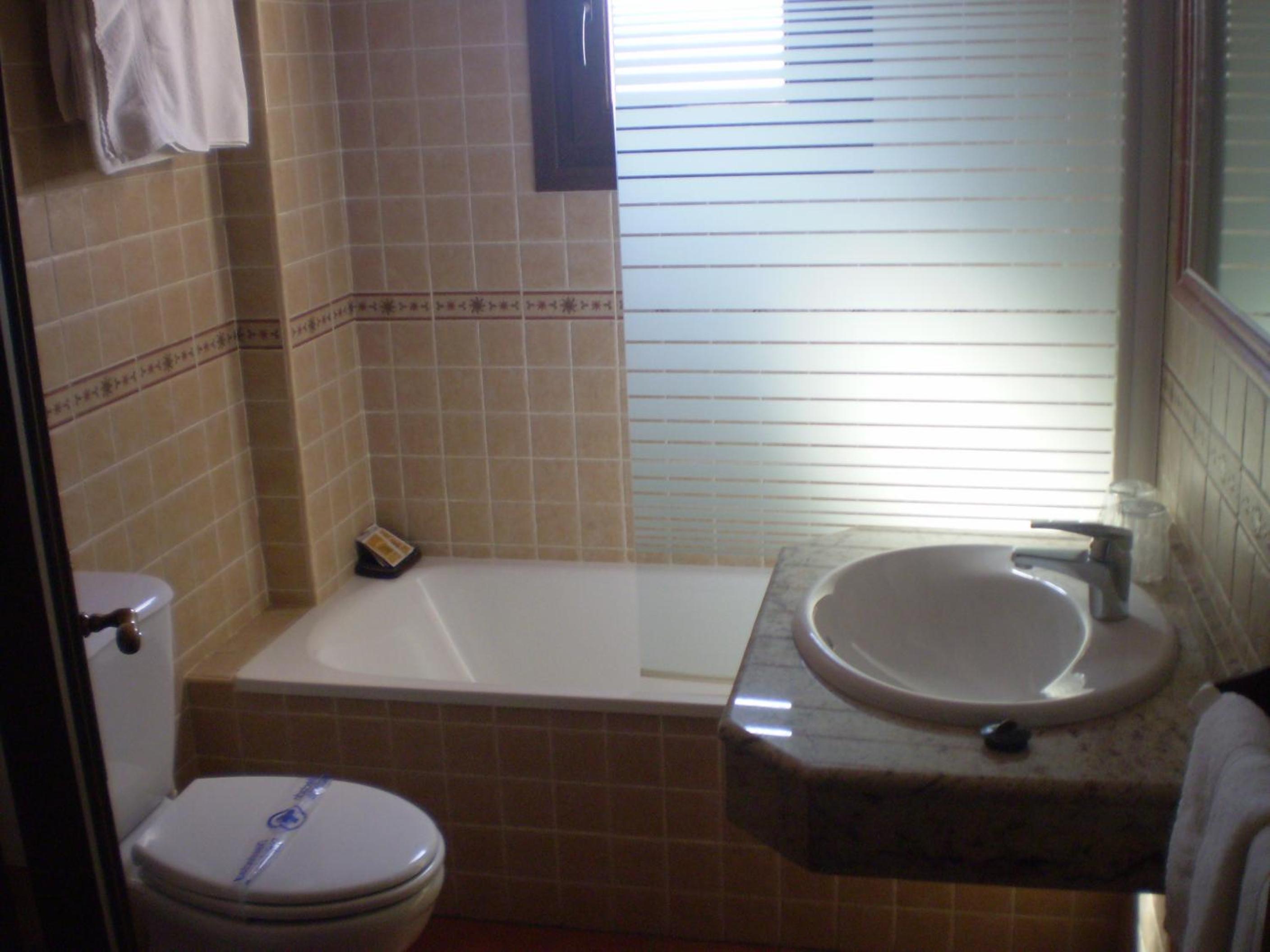 Double Room - Photo 10