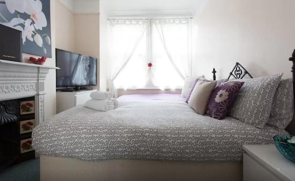Double or Twin Room with Shared Bathroom photo 2