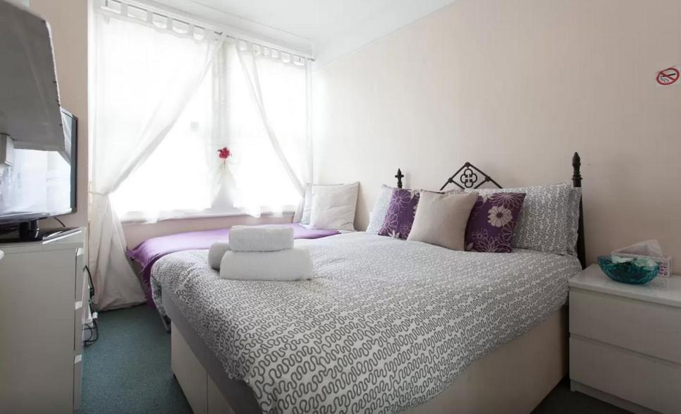 Double or Twin Room with Shared Bathroom photo 3