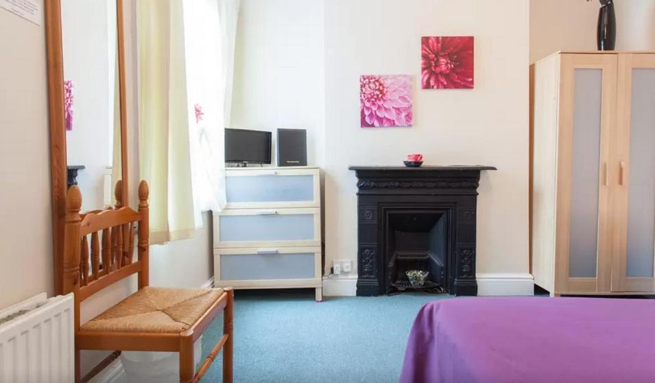 Double Room with Shared Bathroom photo 3