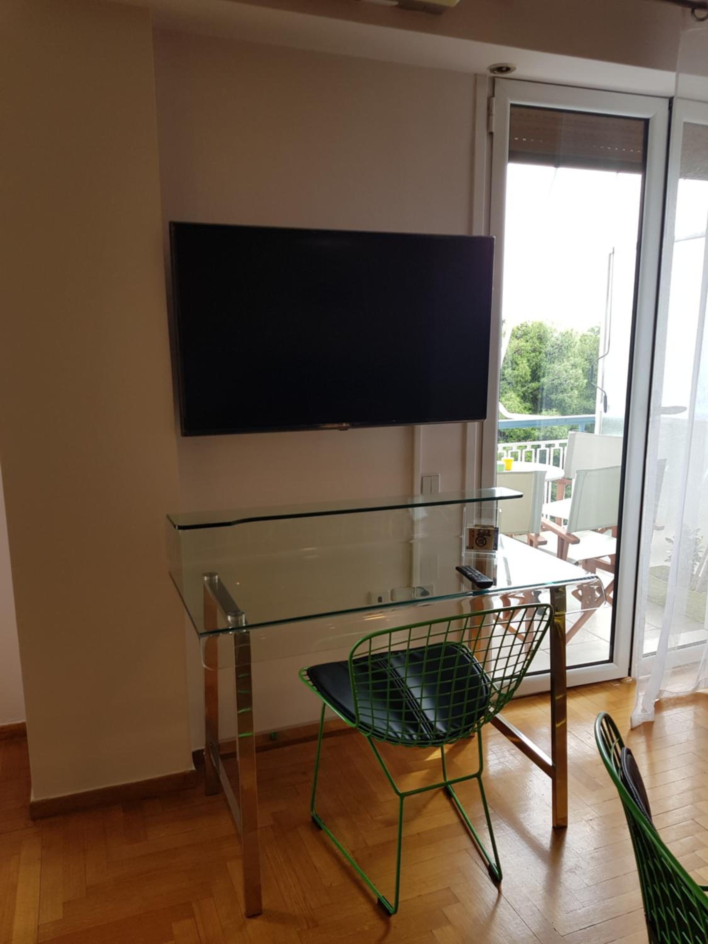 2-Bedroom Apartment with Park View