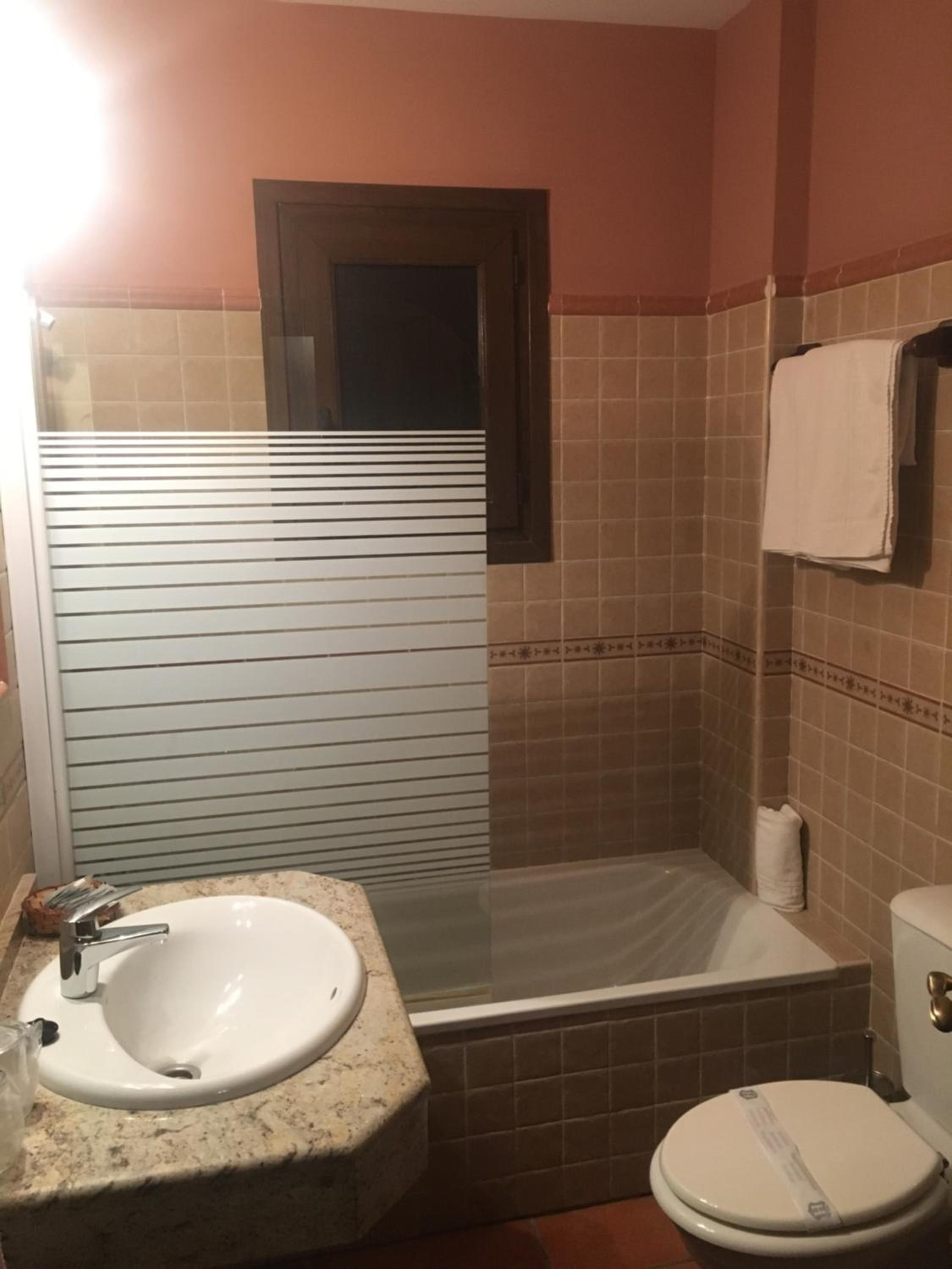 Double Room - Photo 7