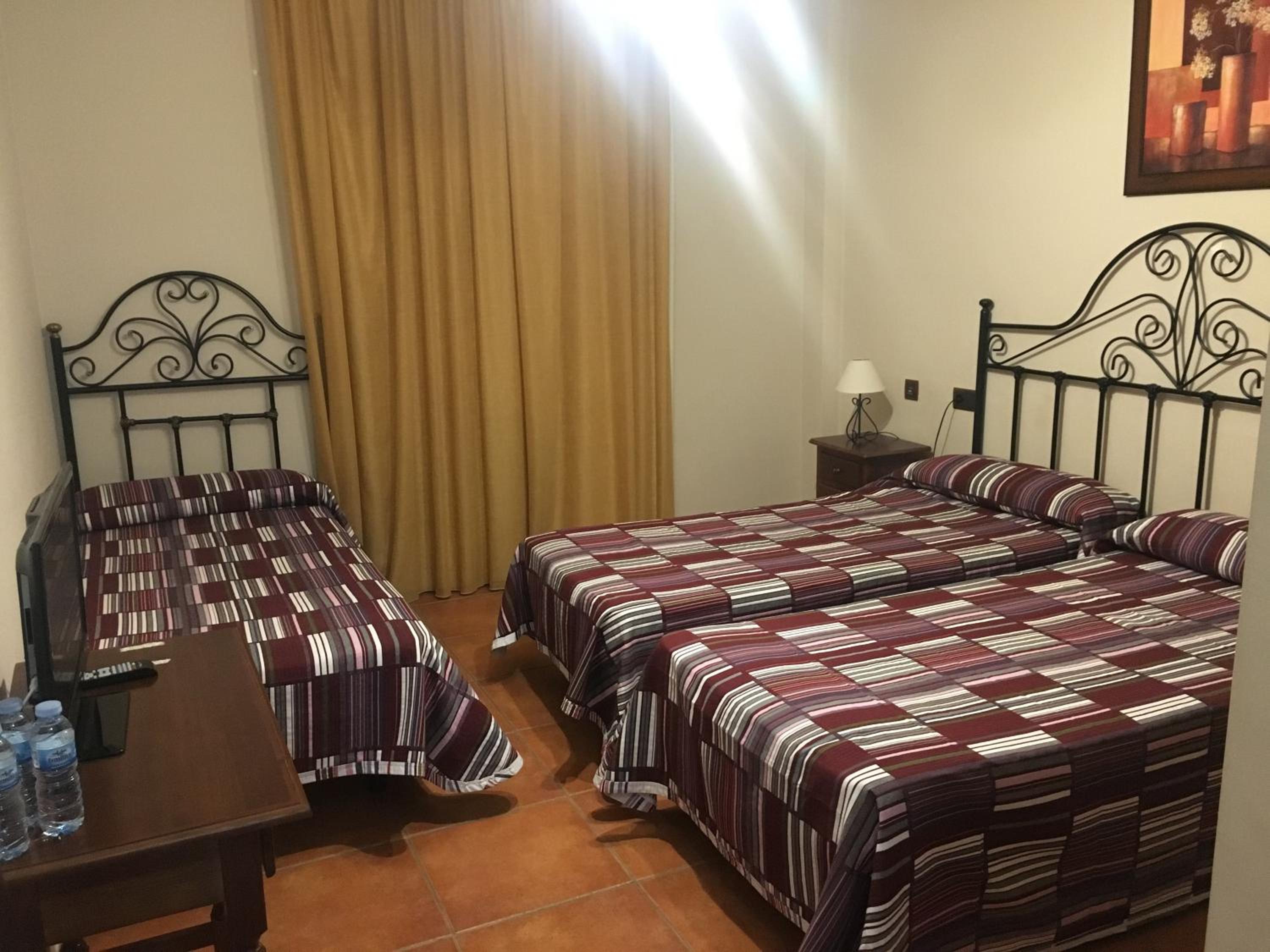 Triple Room with Balcony - Photo 1