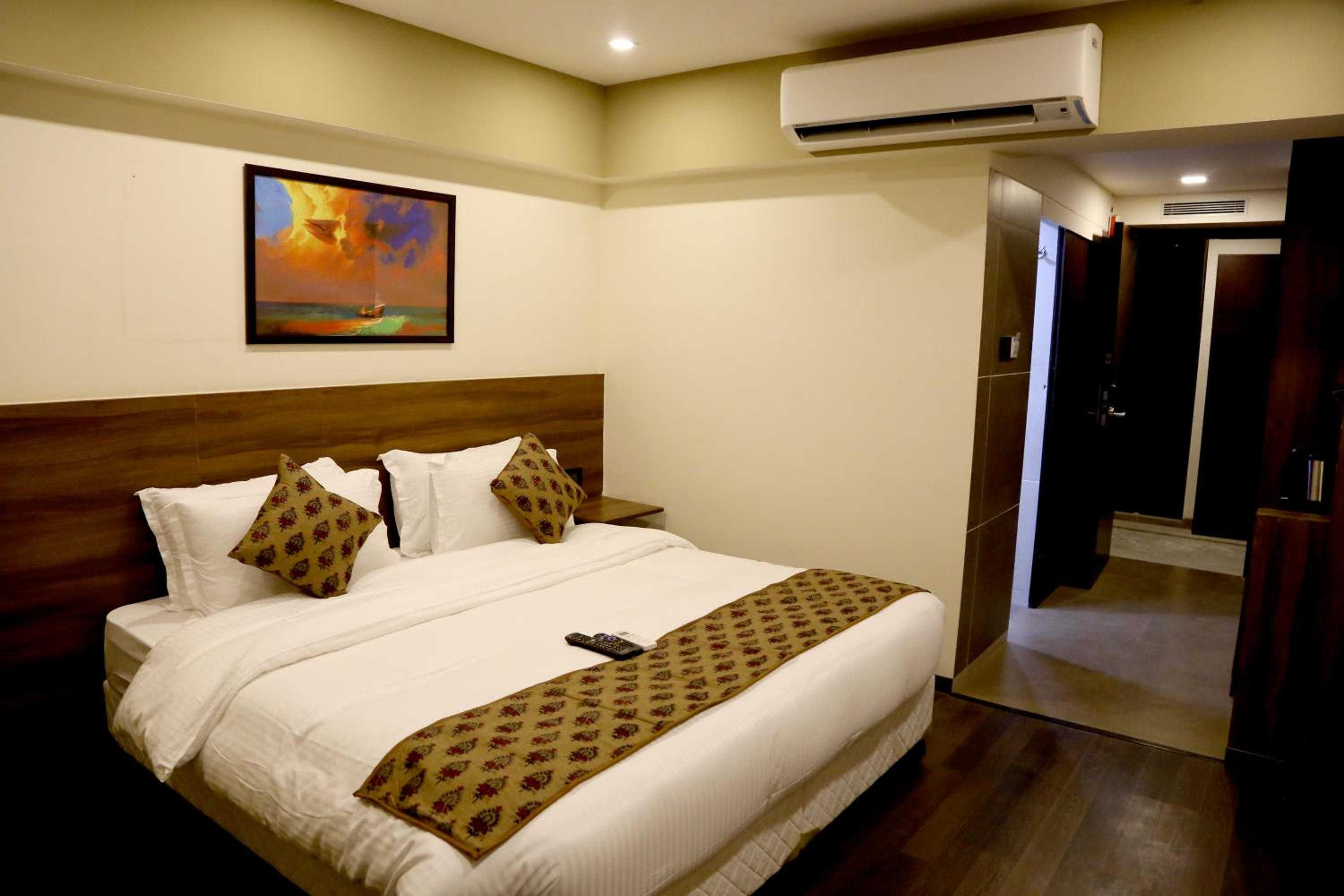 Deluxe Room - Photo 5
