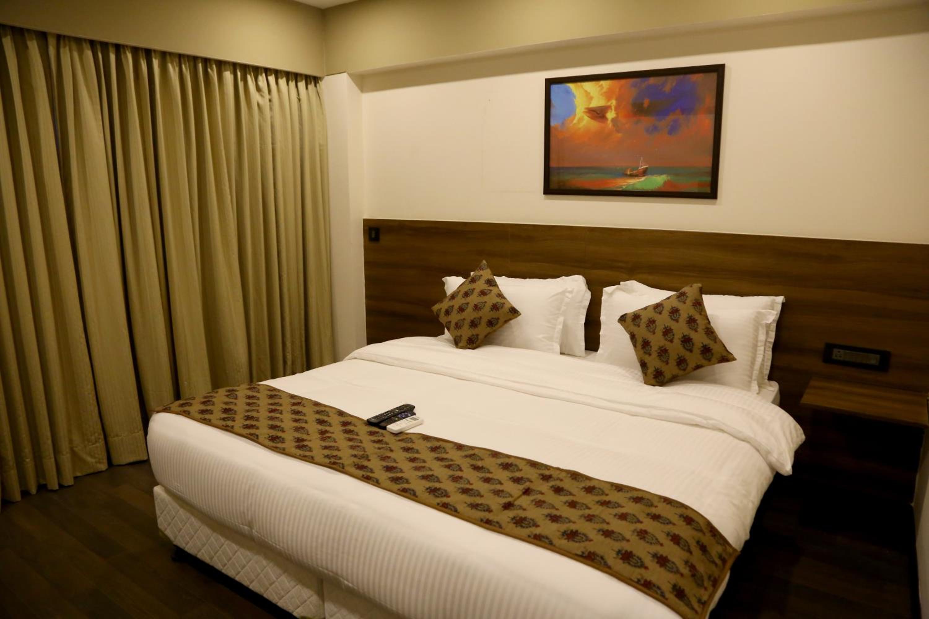 Deluxe Room - Photo 6