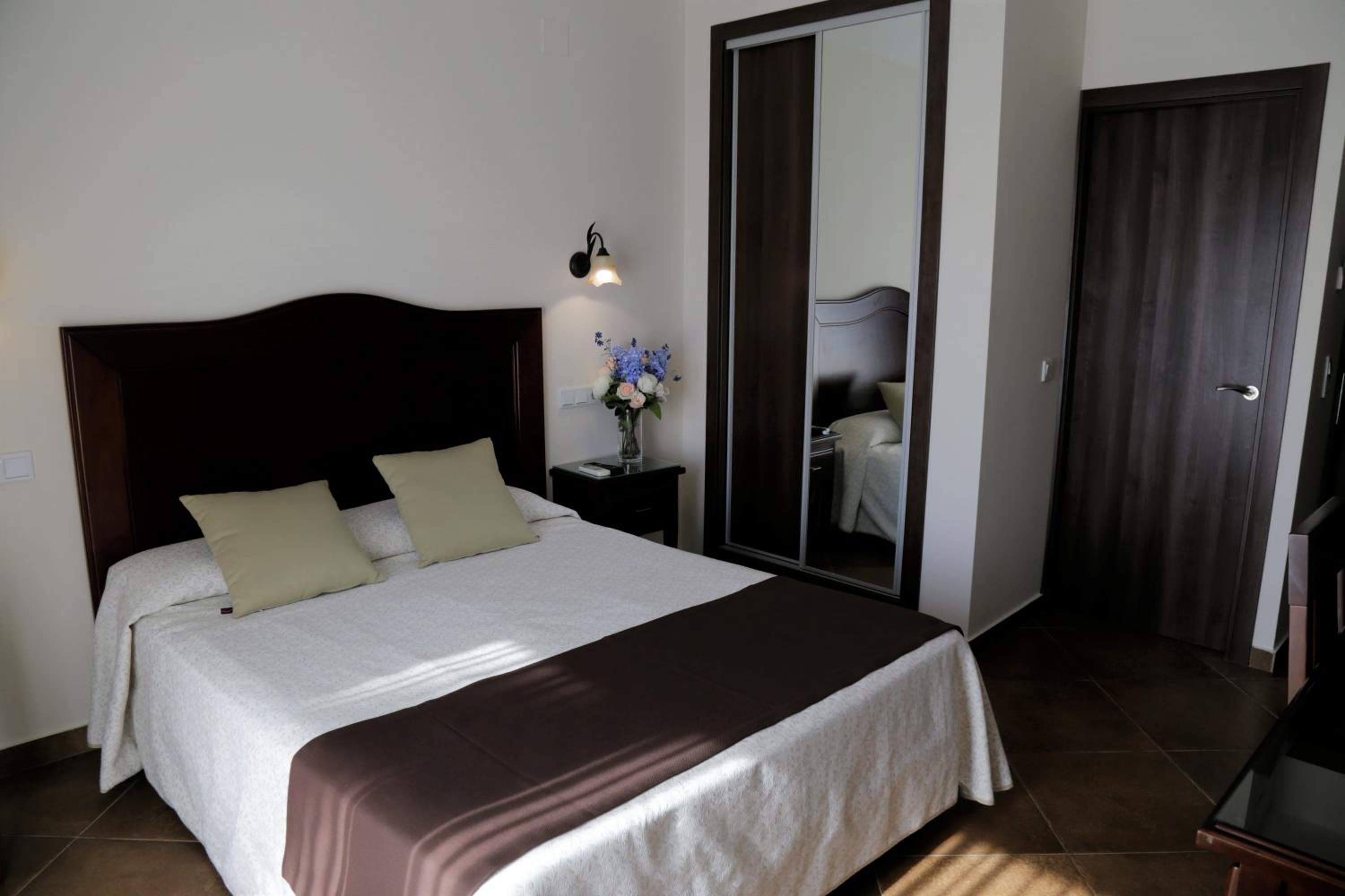 Double or Twin Room with Balcony photo 2