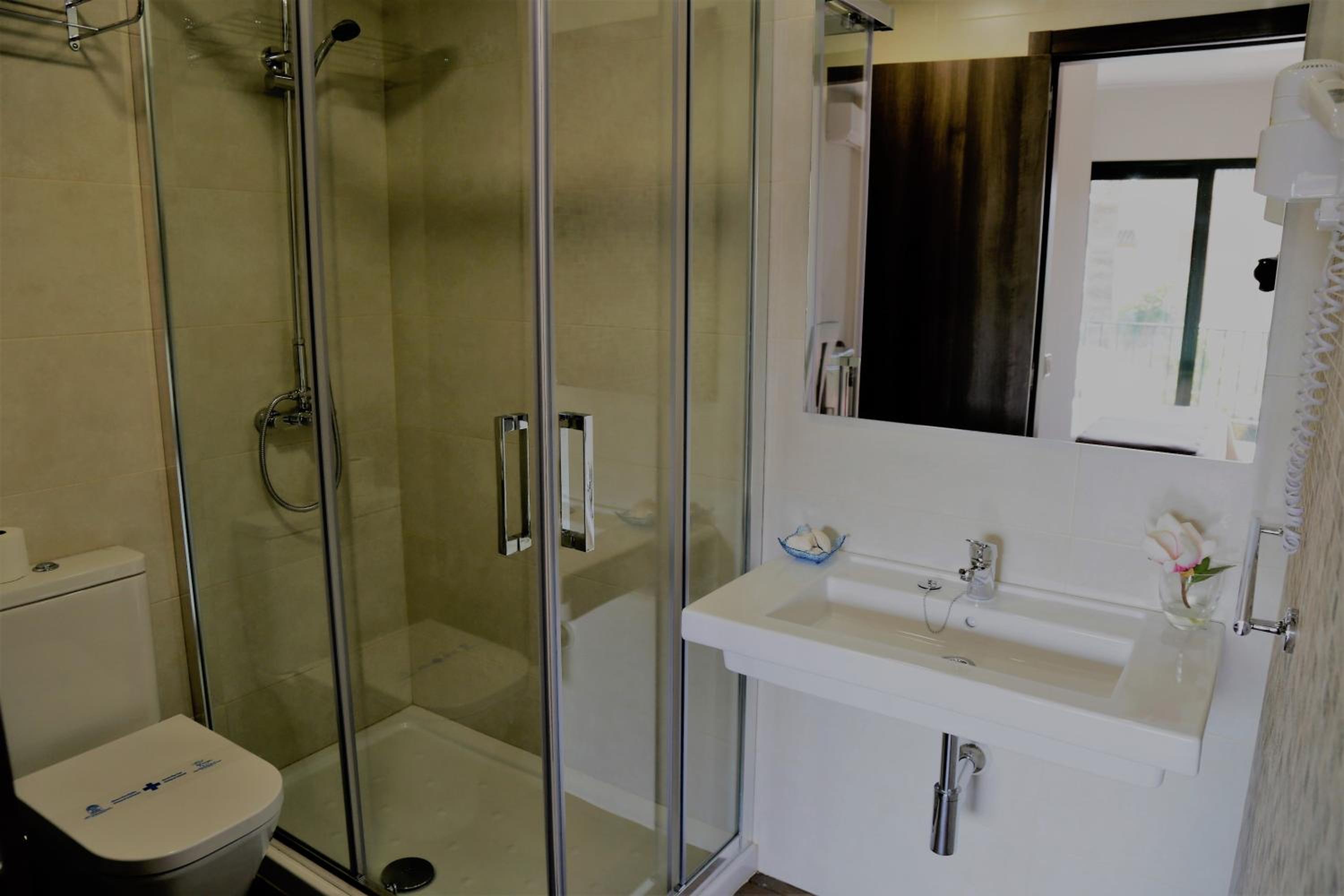 Double or Twin Room with Balcony photo 3