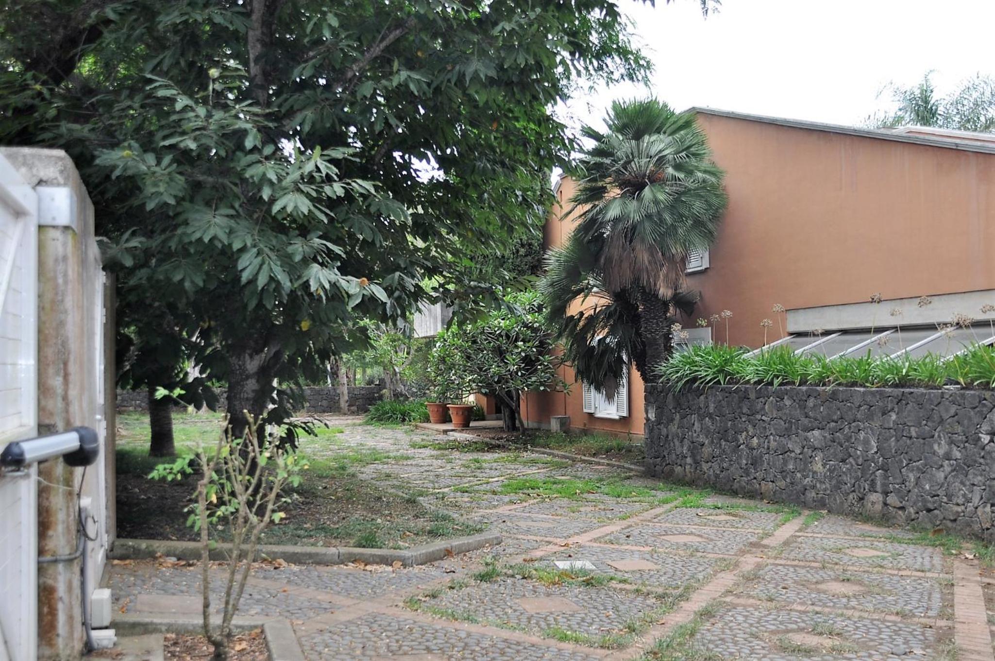 One-Bedroom House - Photo 11