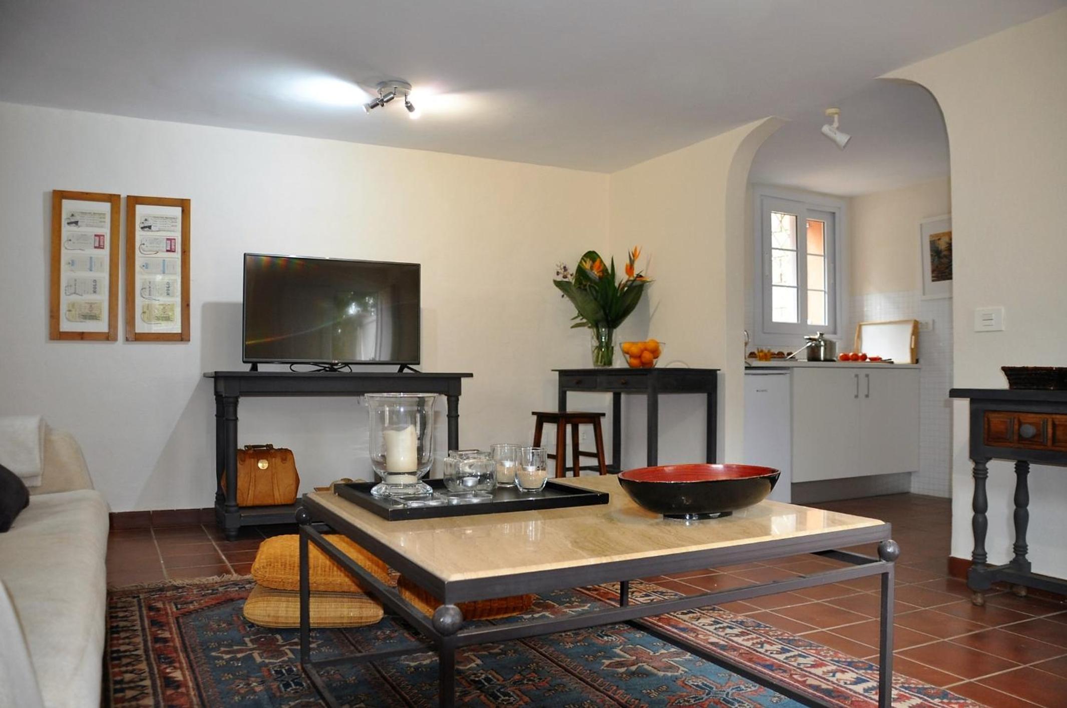 One-Bedroom House - Photo 2