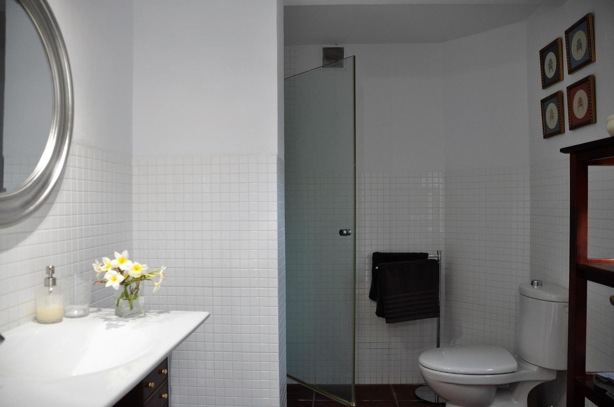 One-Bedroom House - Photo 16