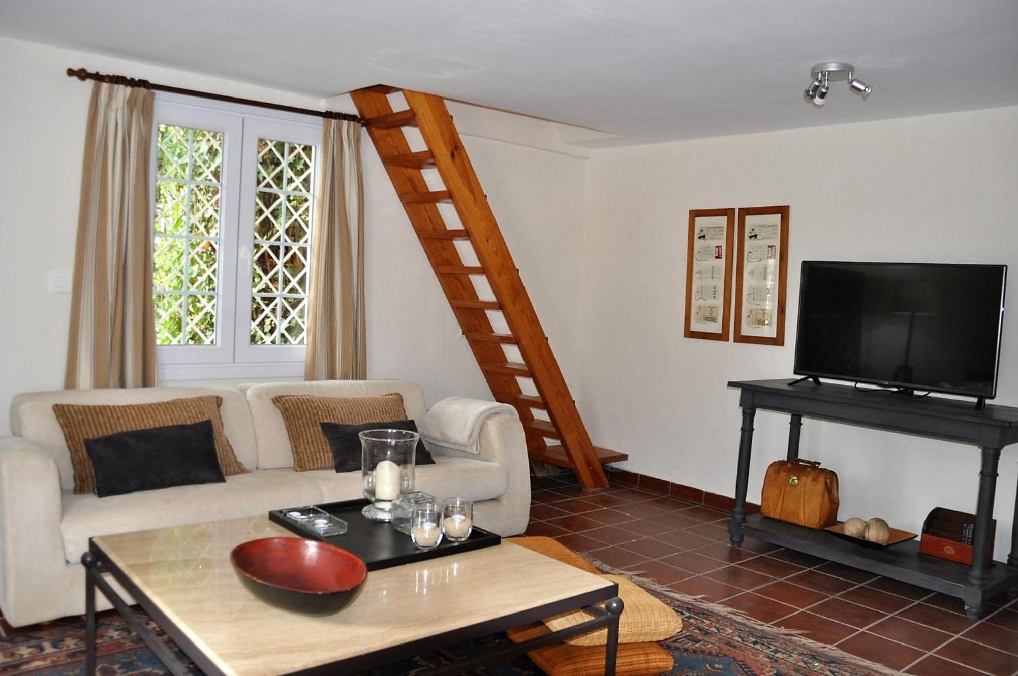 One-Bedroom House - Photo 26