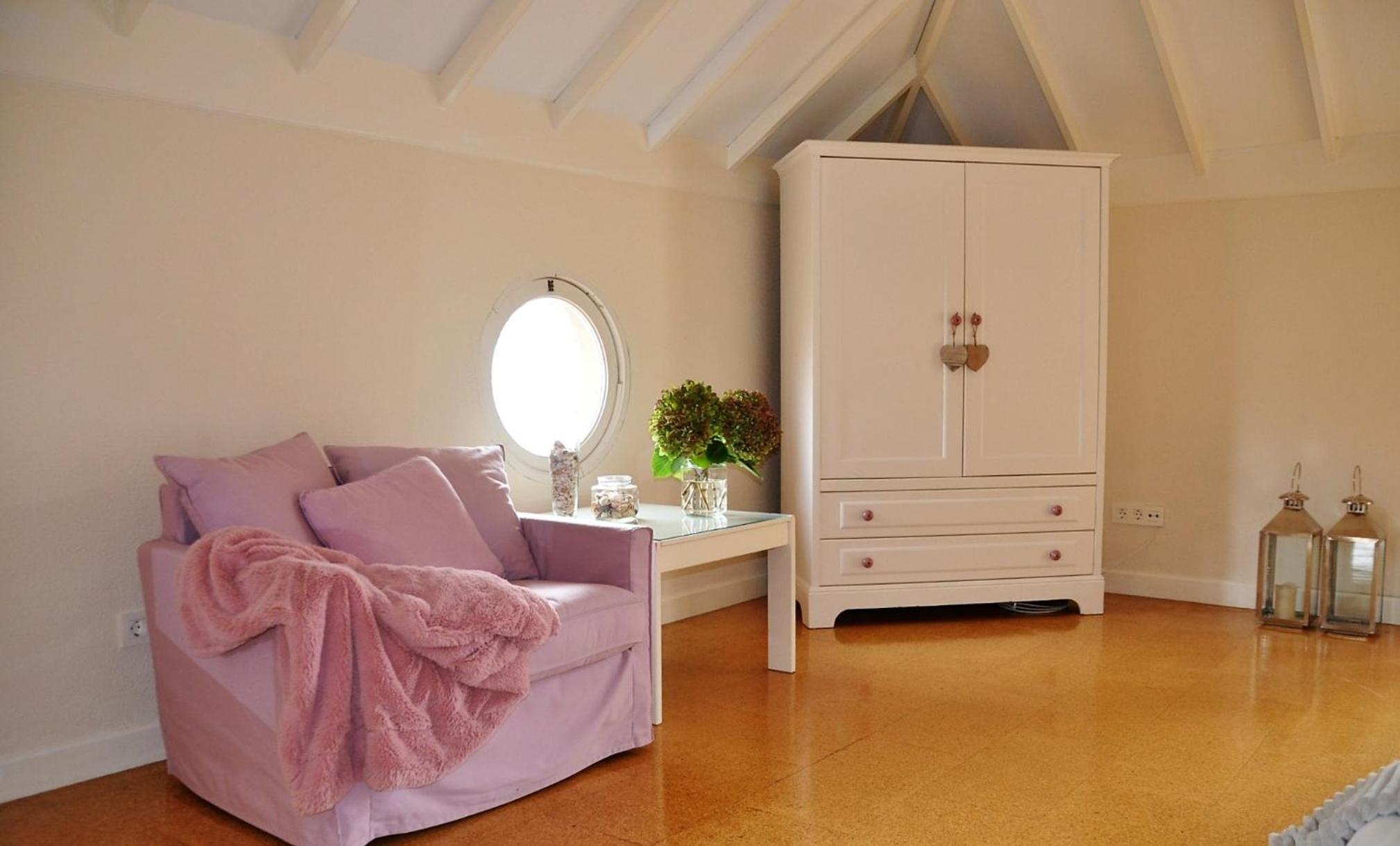 One-Bedroom House - Photo 6
