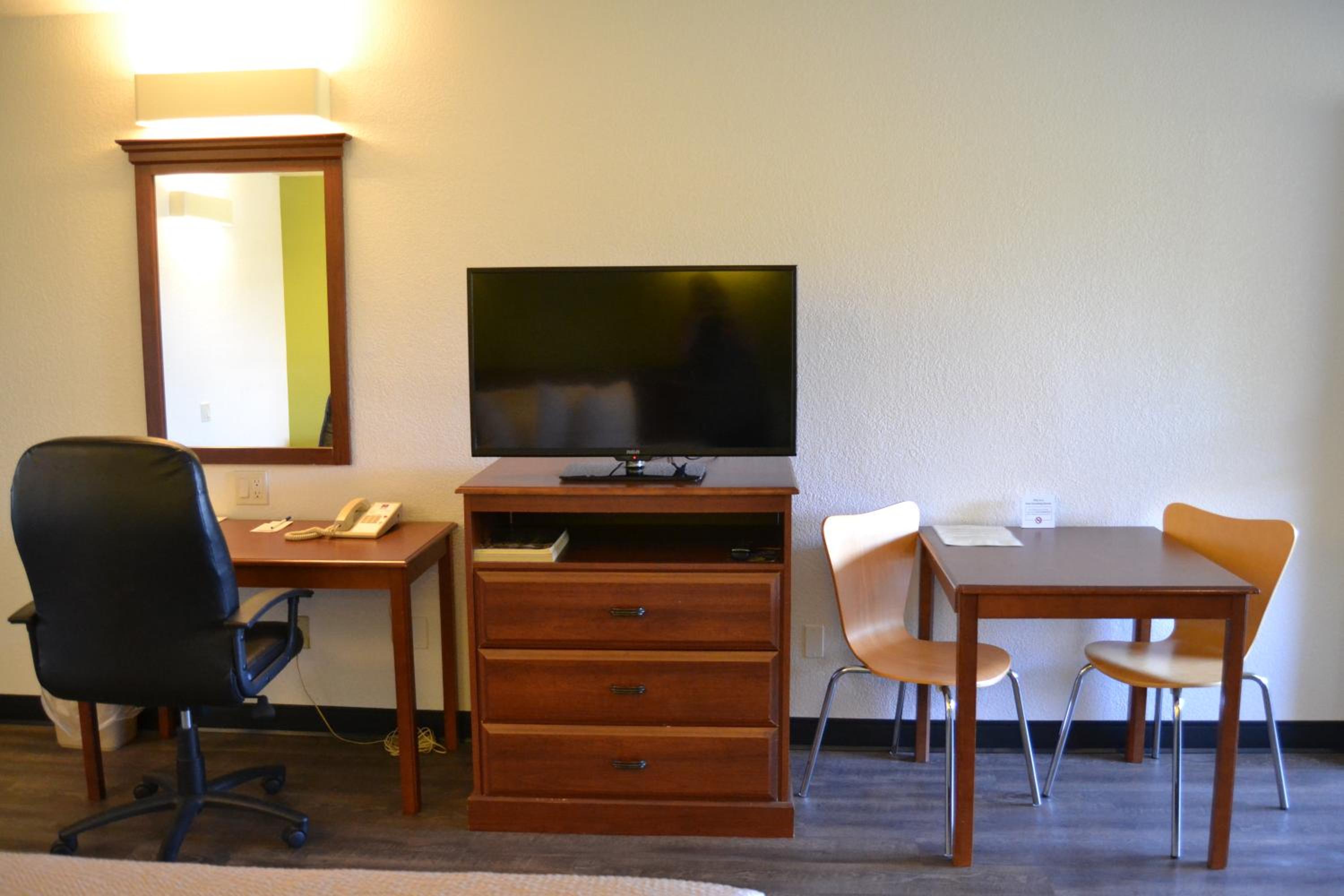 Standard King Room - Non-Smoking  - Photo 15