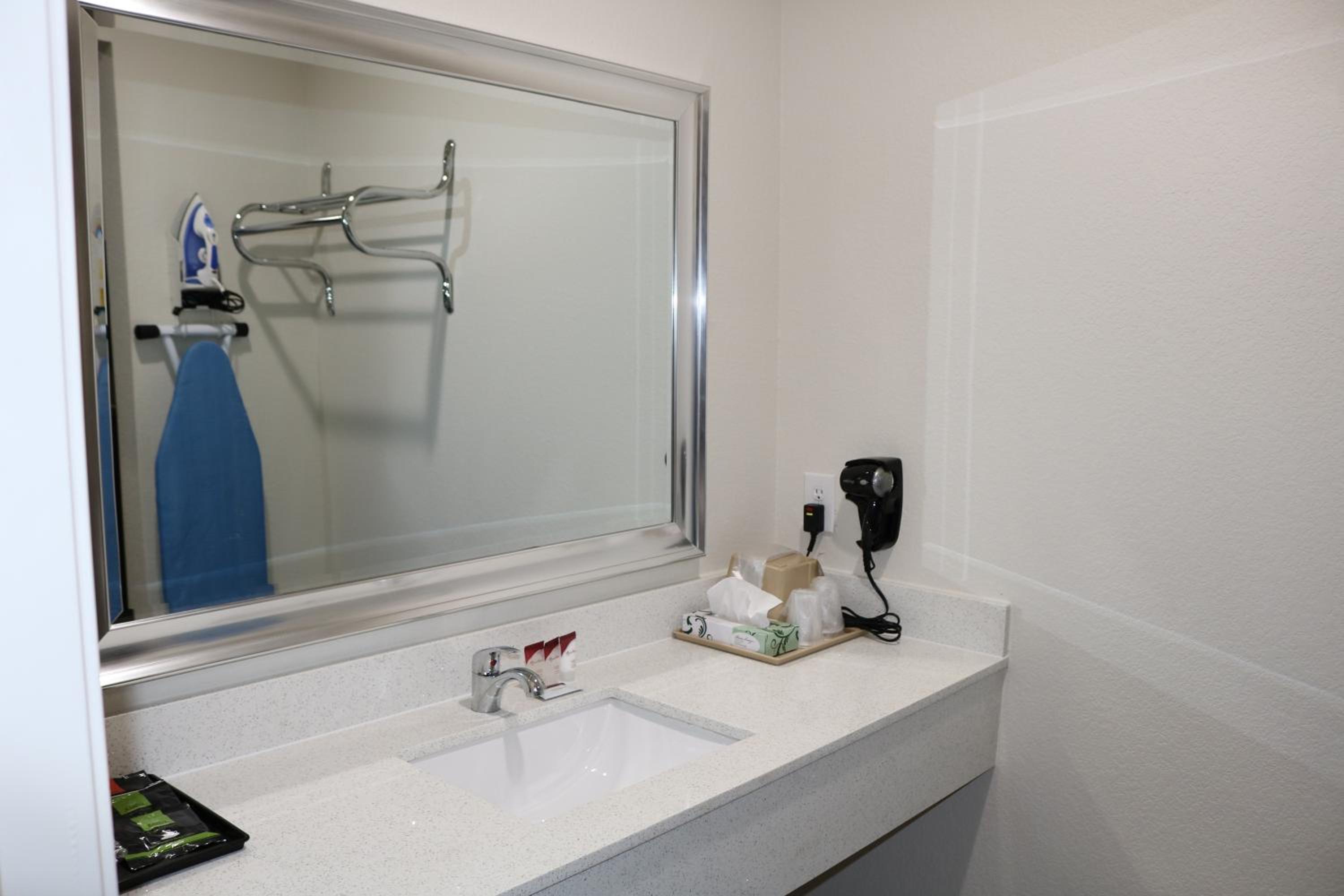 King Suite with Spa Bath photo 2