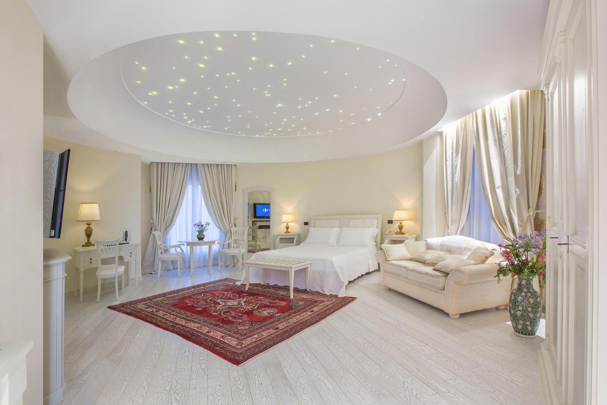 Junior Suite with Pool View - Photo 1