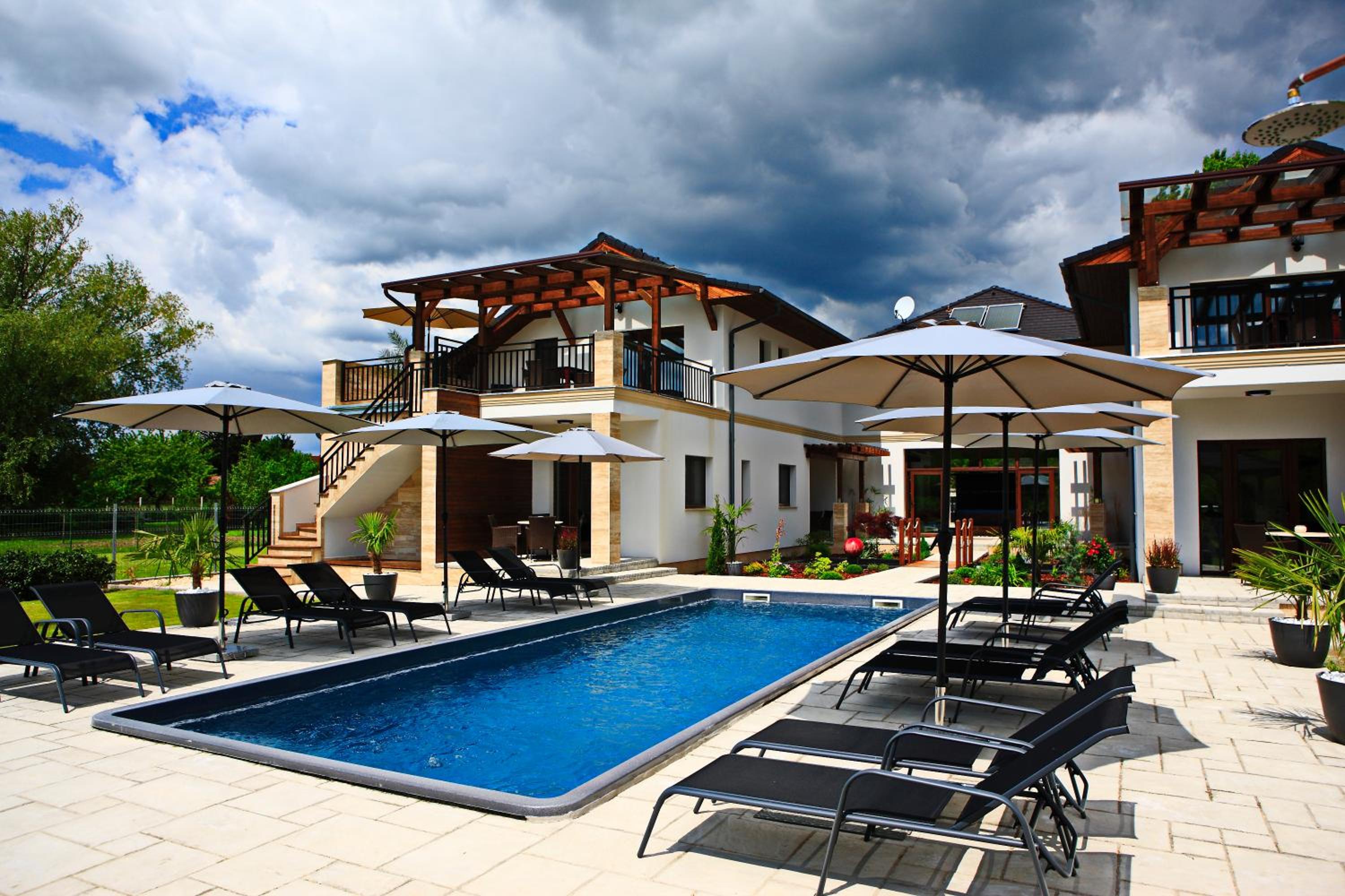 Villa photo 2
