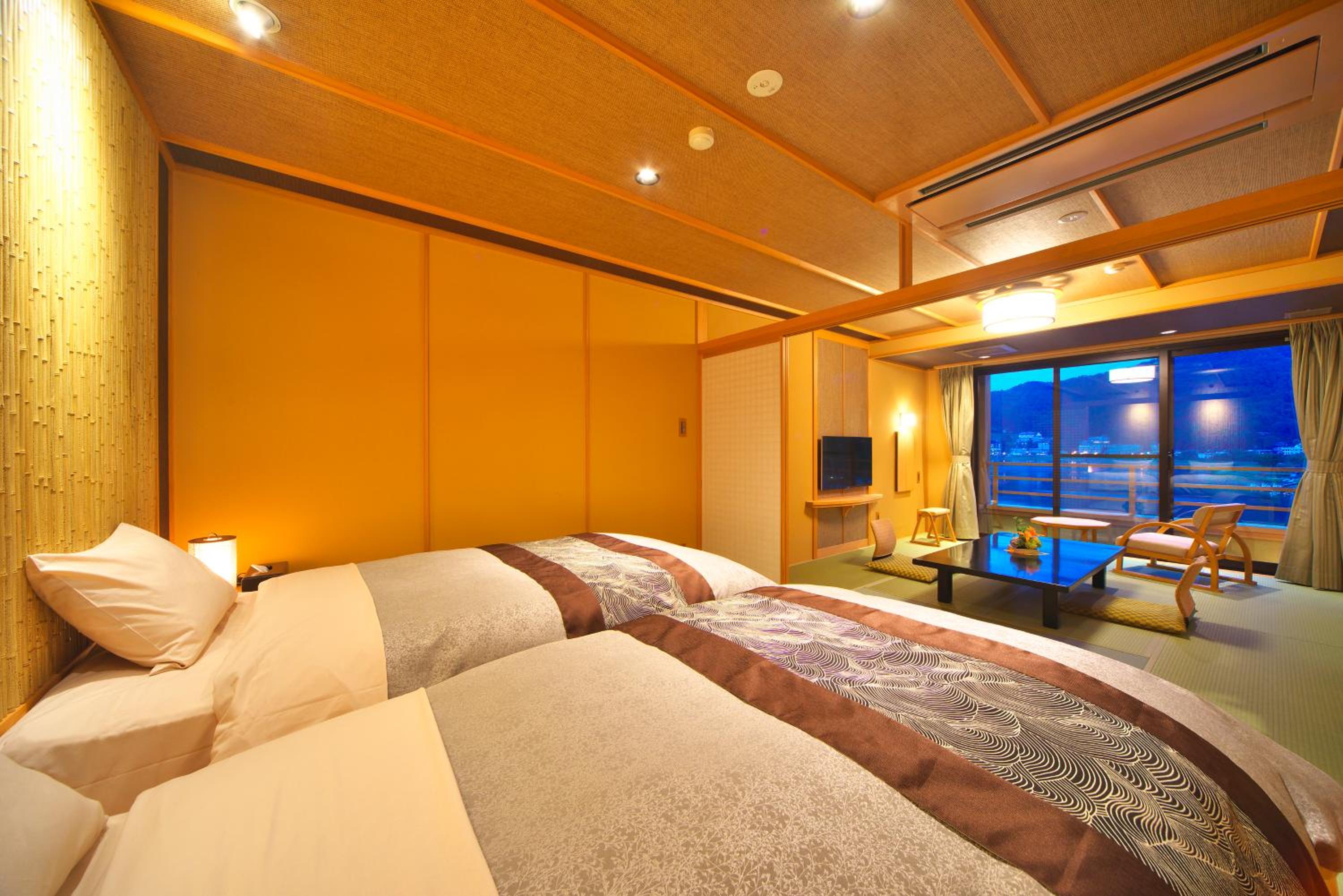 Quadruple Room with Lake View - Non-Smoking - Photo 1