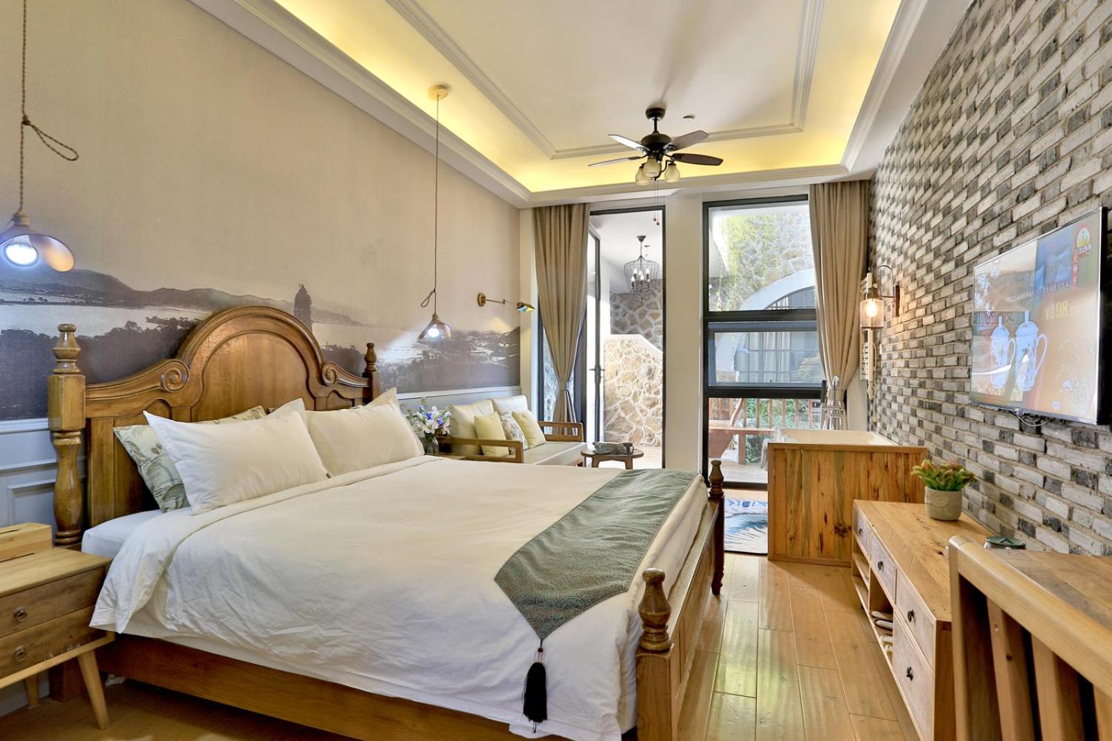 Deluxe Double Room with Balcony