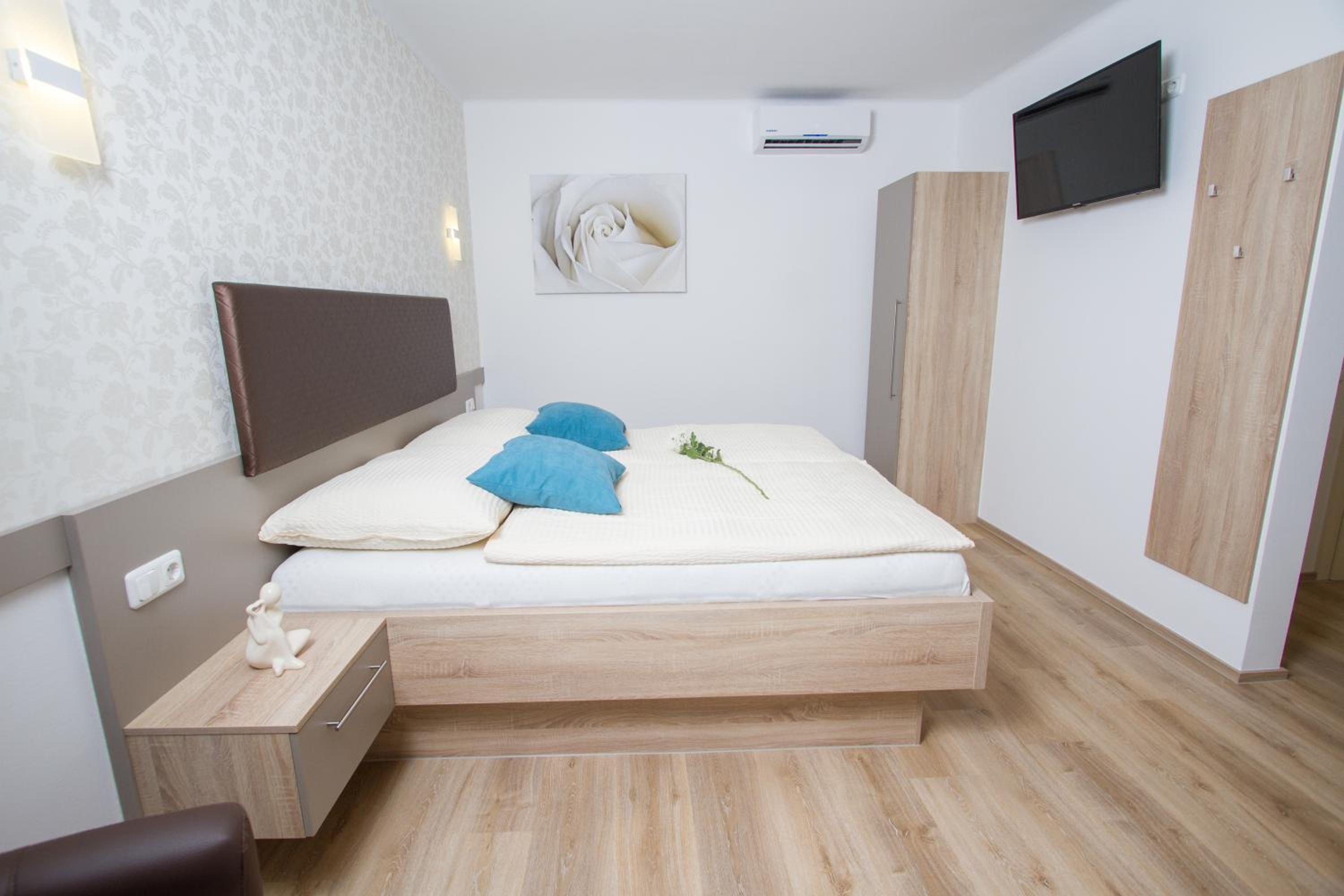Apartment with Garden View photo 3