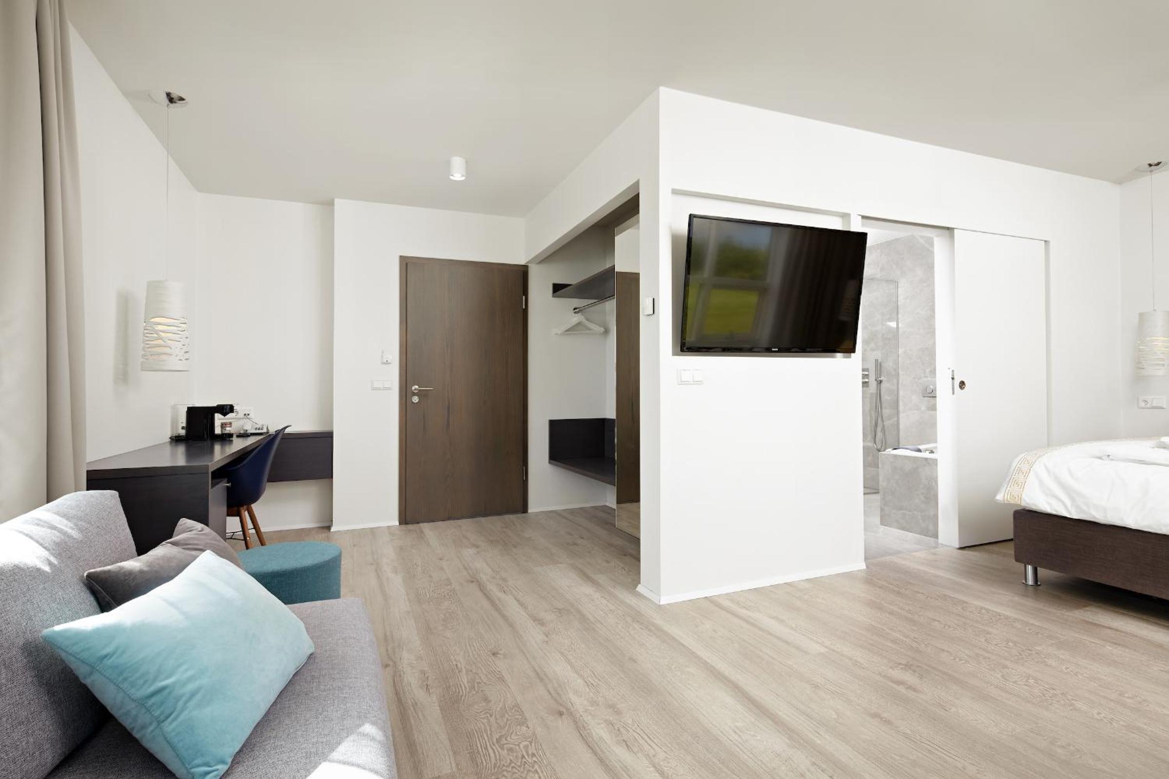 Suite - Photo 7