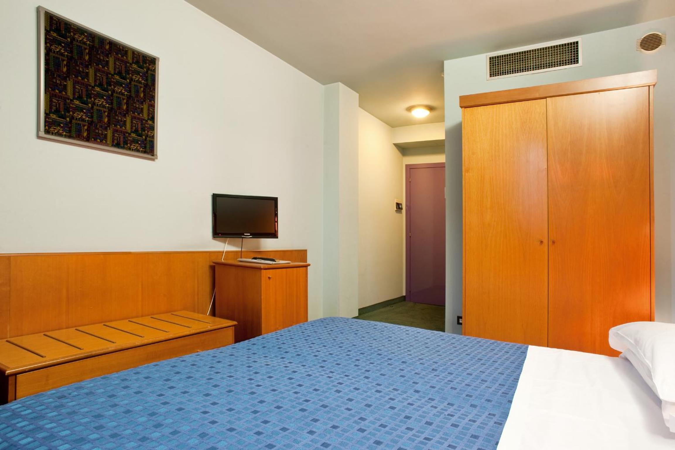 Double or Twin Room (2 Adults)