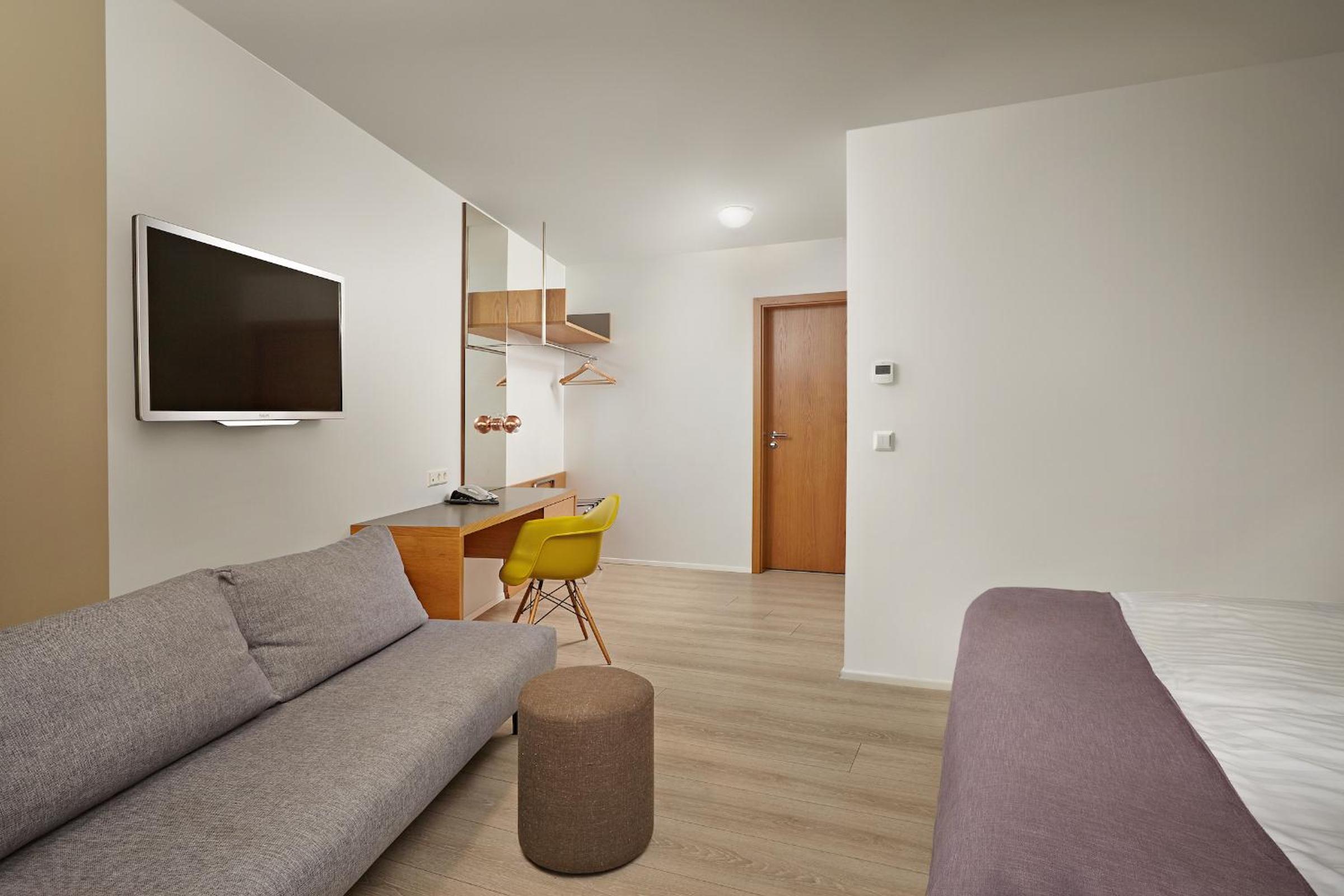 Family Room - Photo 8