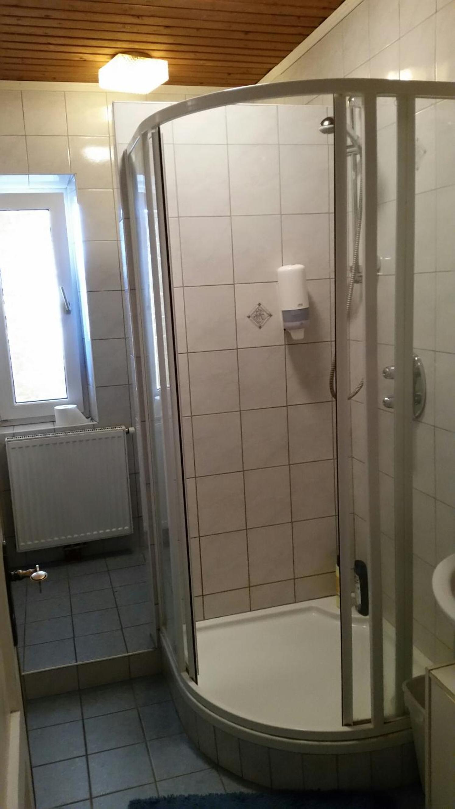 Single Room with Shared Shower and Toilet photo 2