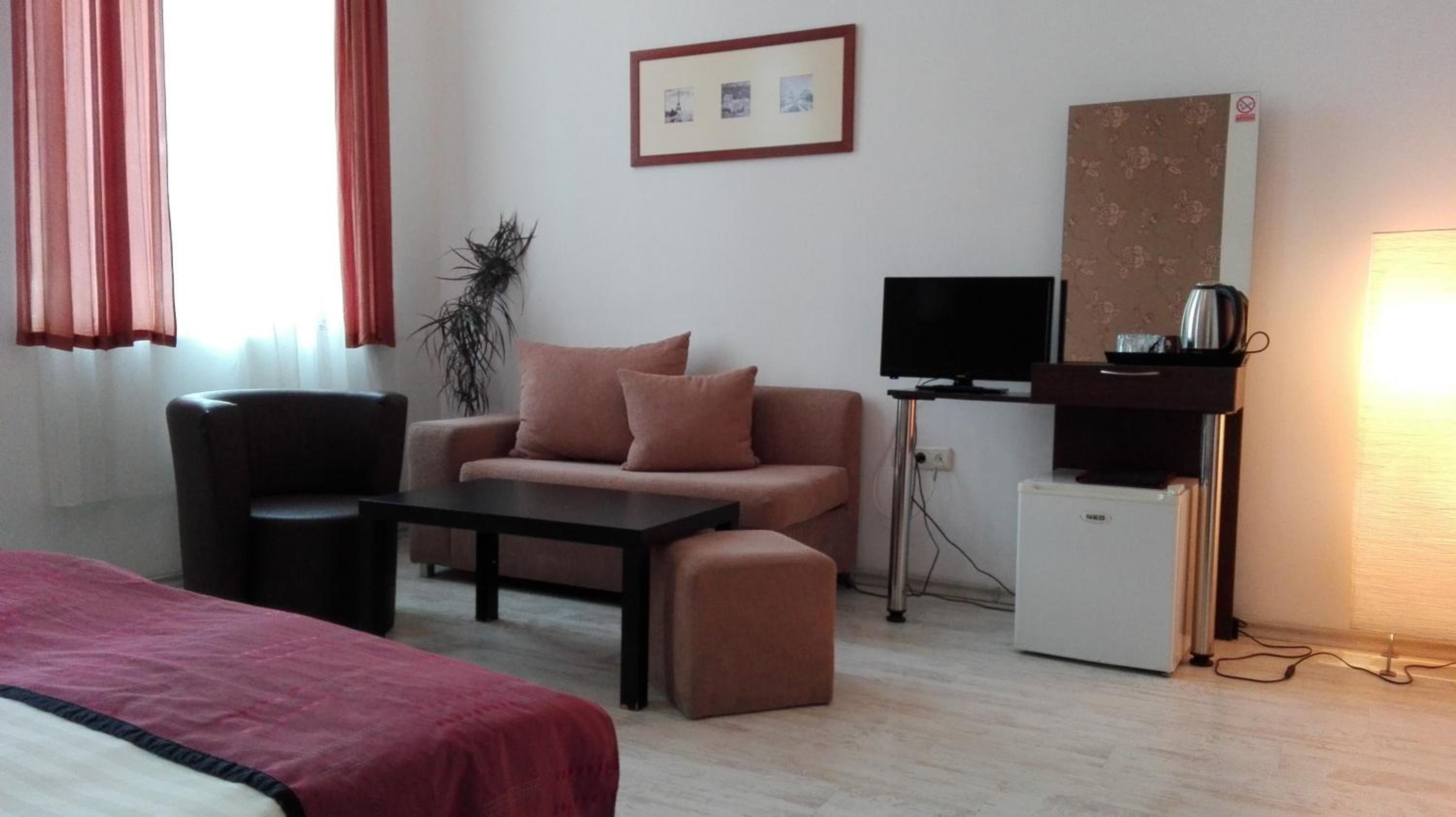 Deluxe Double or Twin Room - Photo 11