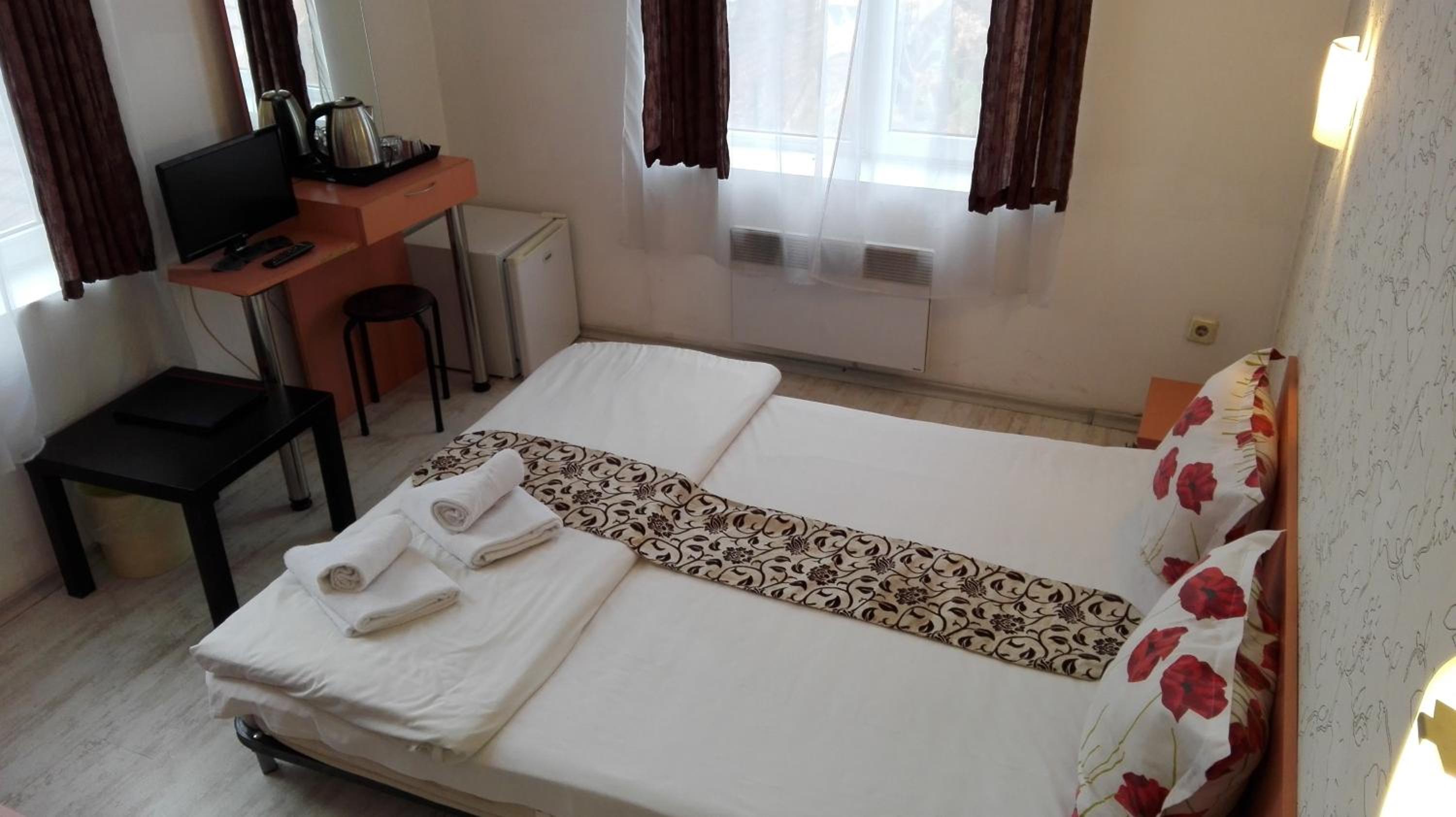 Double or Twin Room - Photo 4