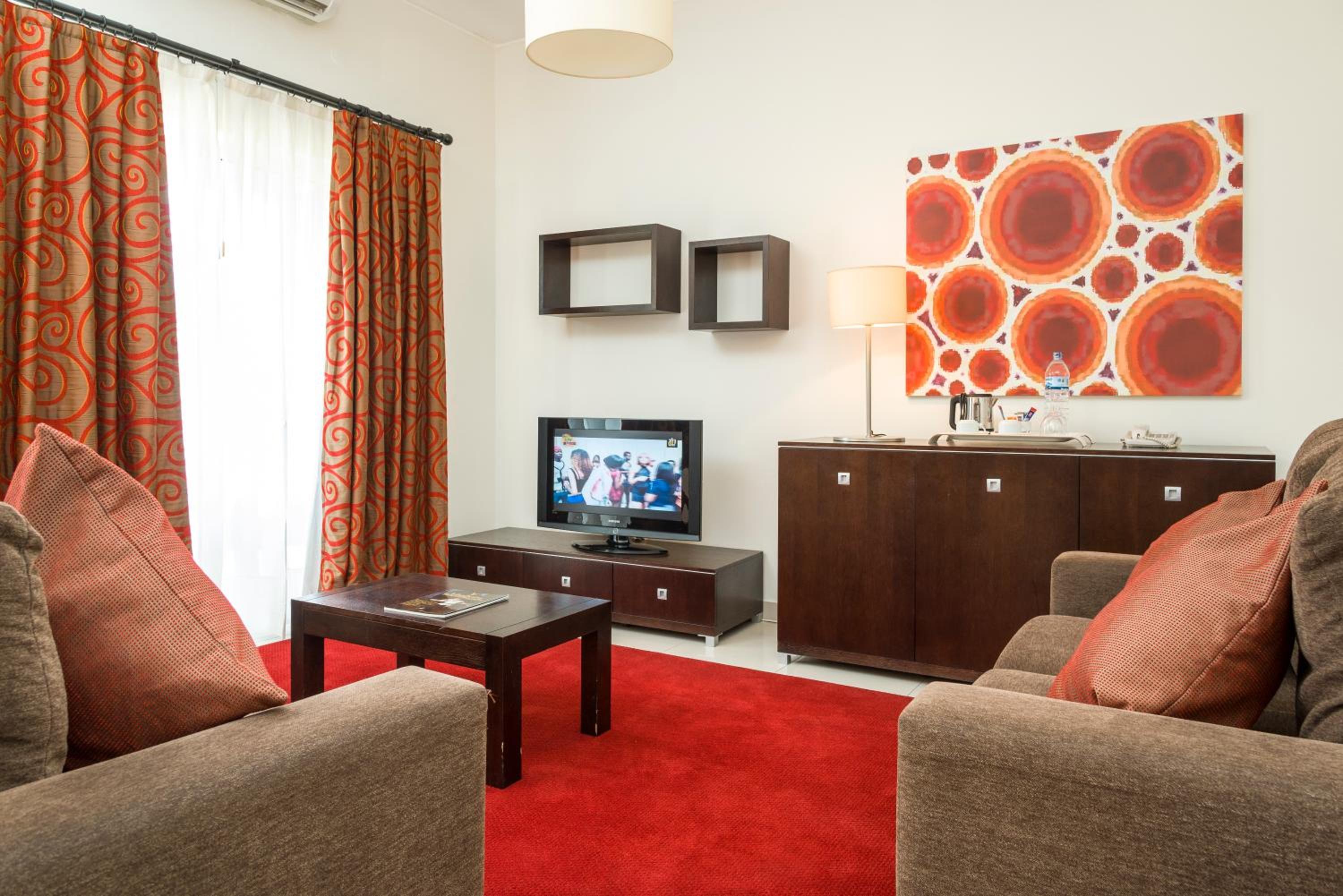 One-Bedroom Apartment - Photo 1