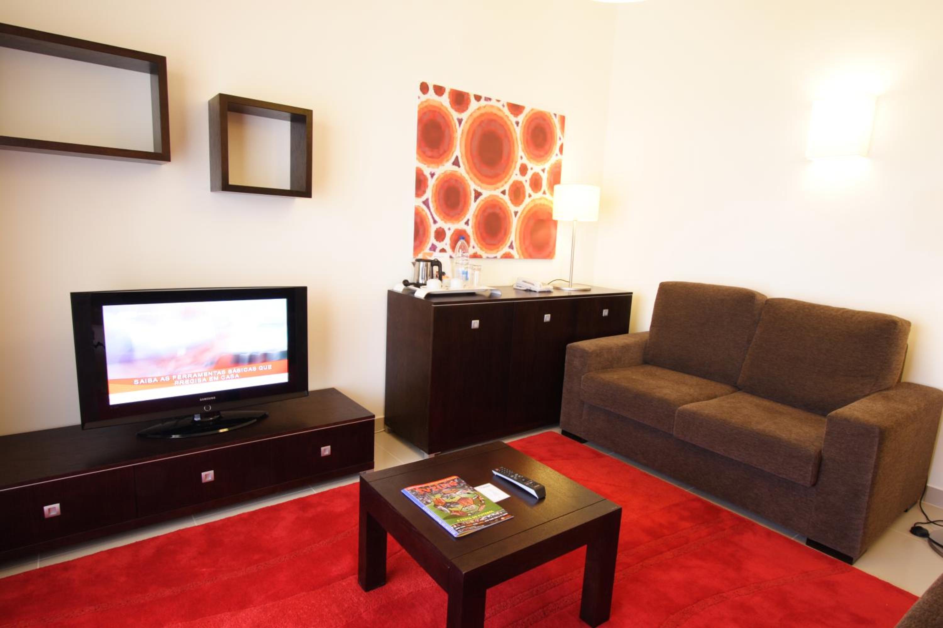 One-Bedroom Apartment - Photo 4