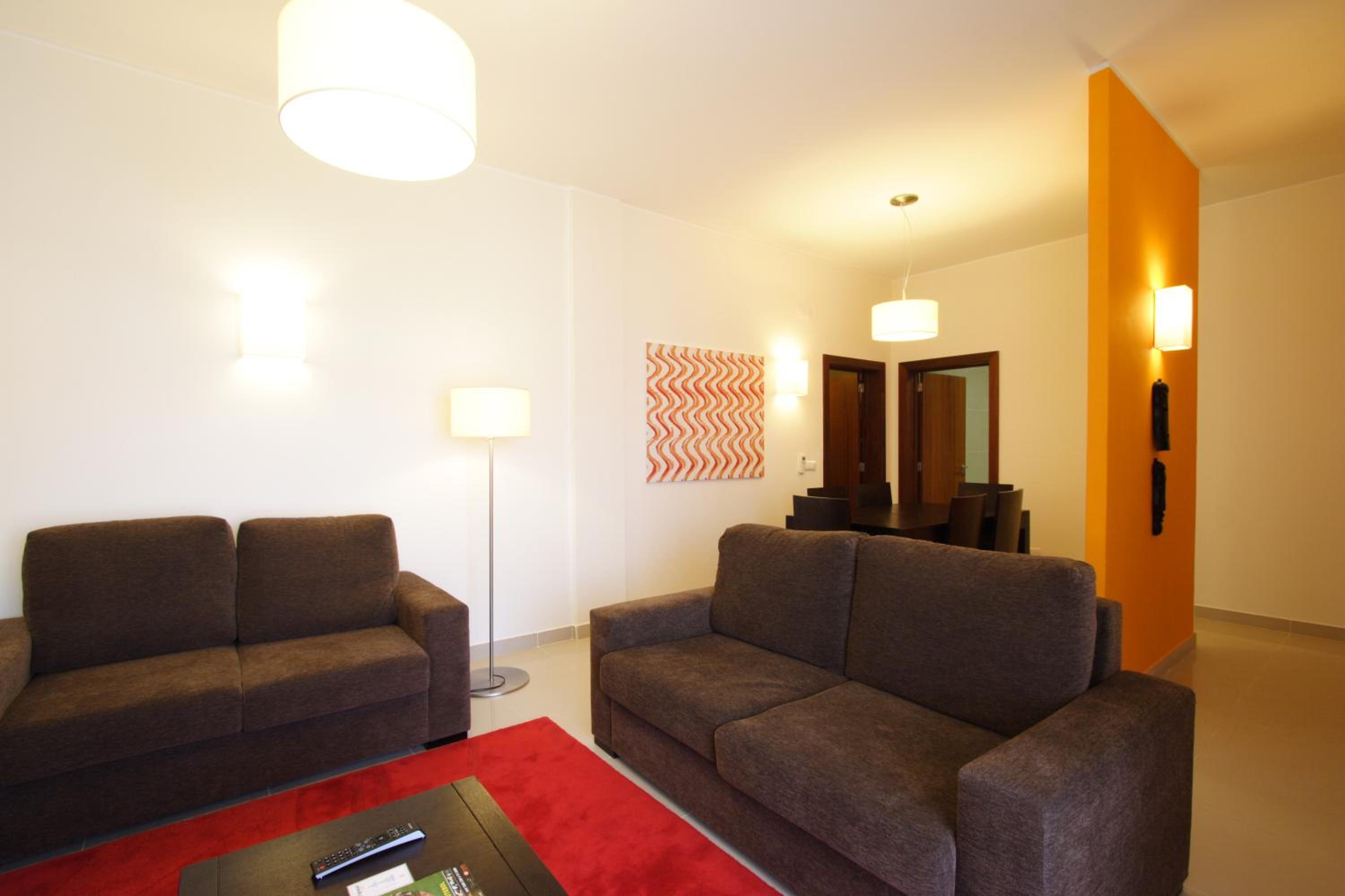 One-Bedroom Apartment - Photo 3