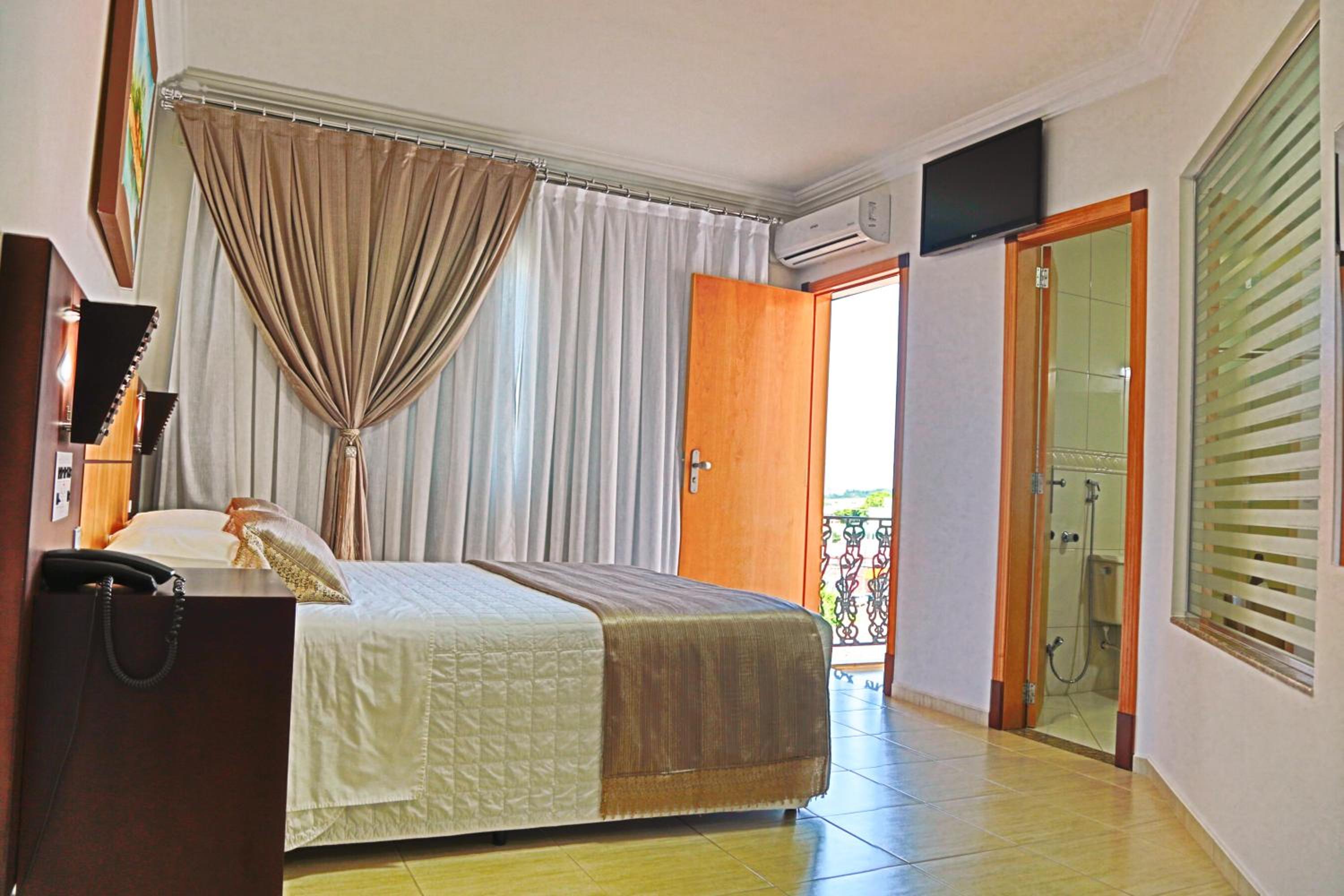 Queen Room with Spa Bath photo 1