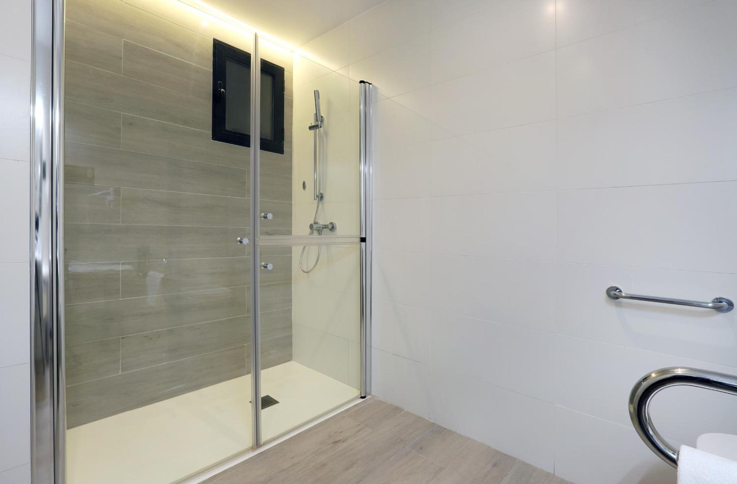 Standard Double or Twin Room - Photo 5