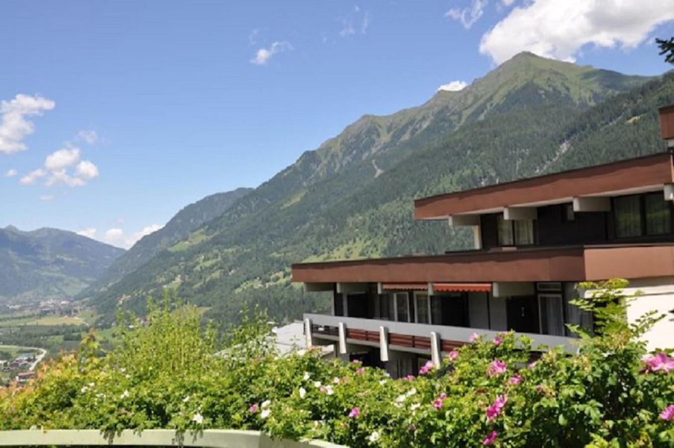 Apartment with Mountain View photo 3