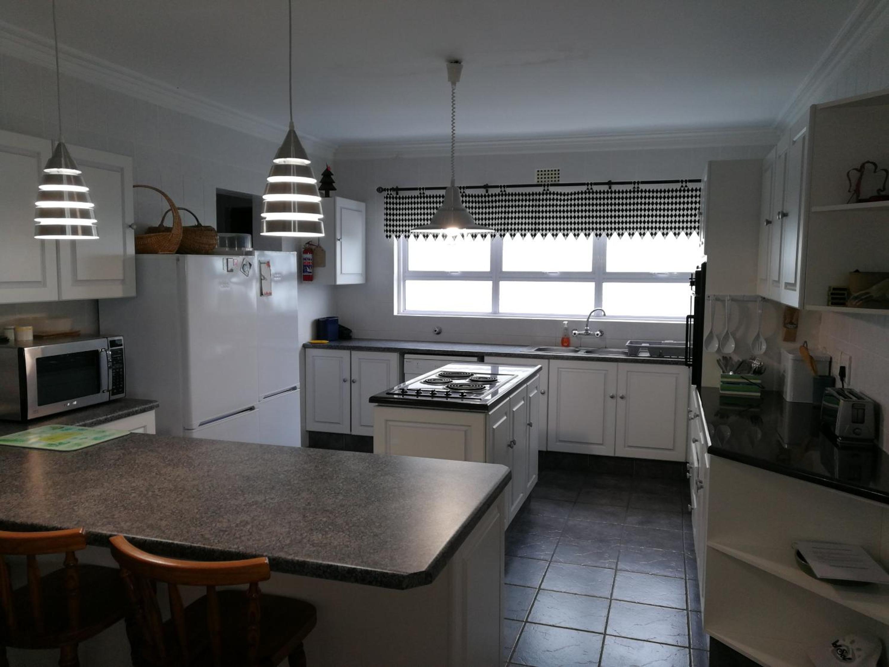 Five-Bedroom Holiday Home - Photo 3
