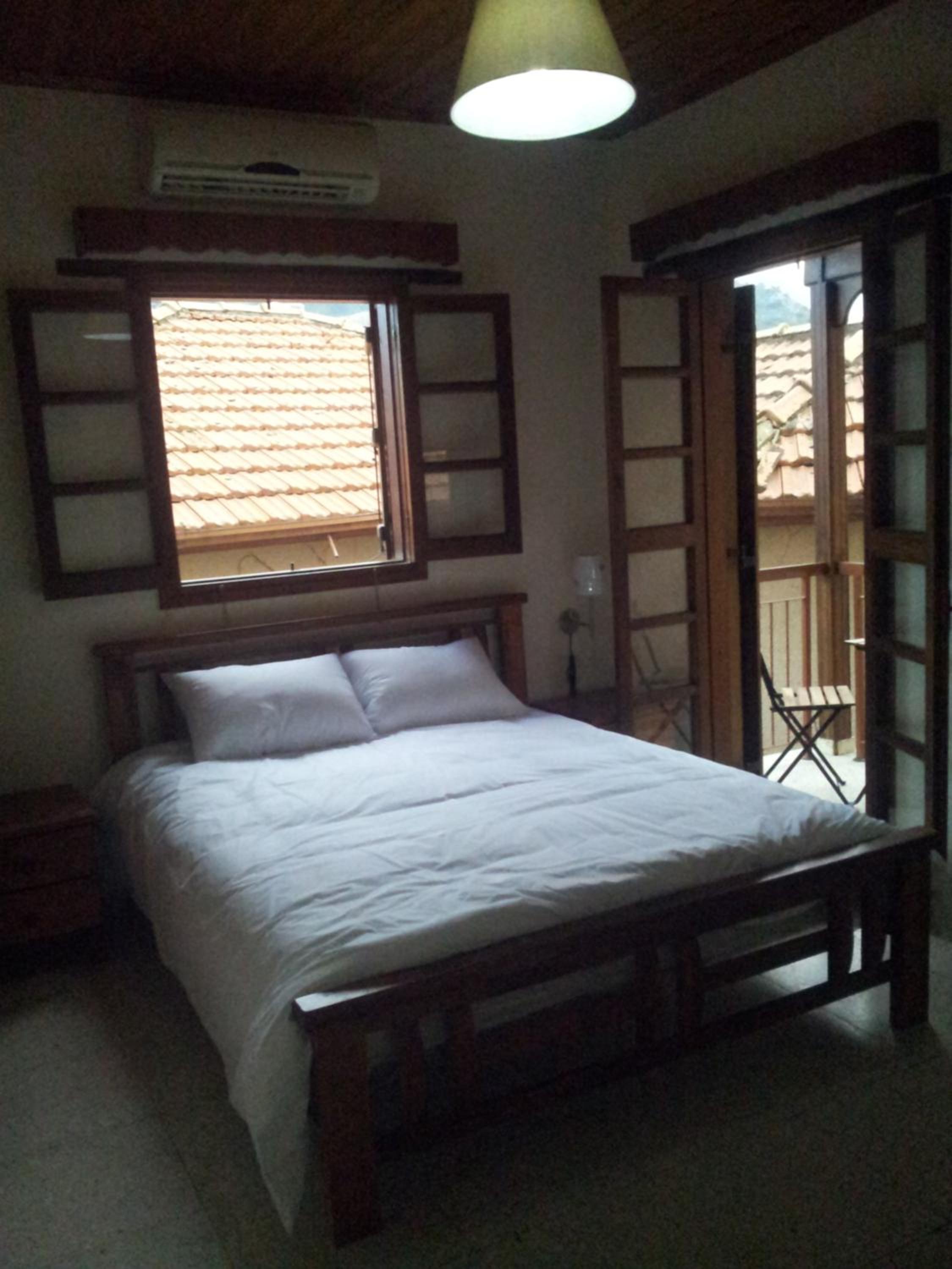 Double Room with Balcony - Photo 5
