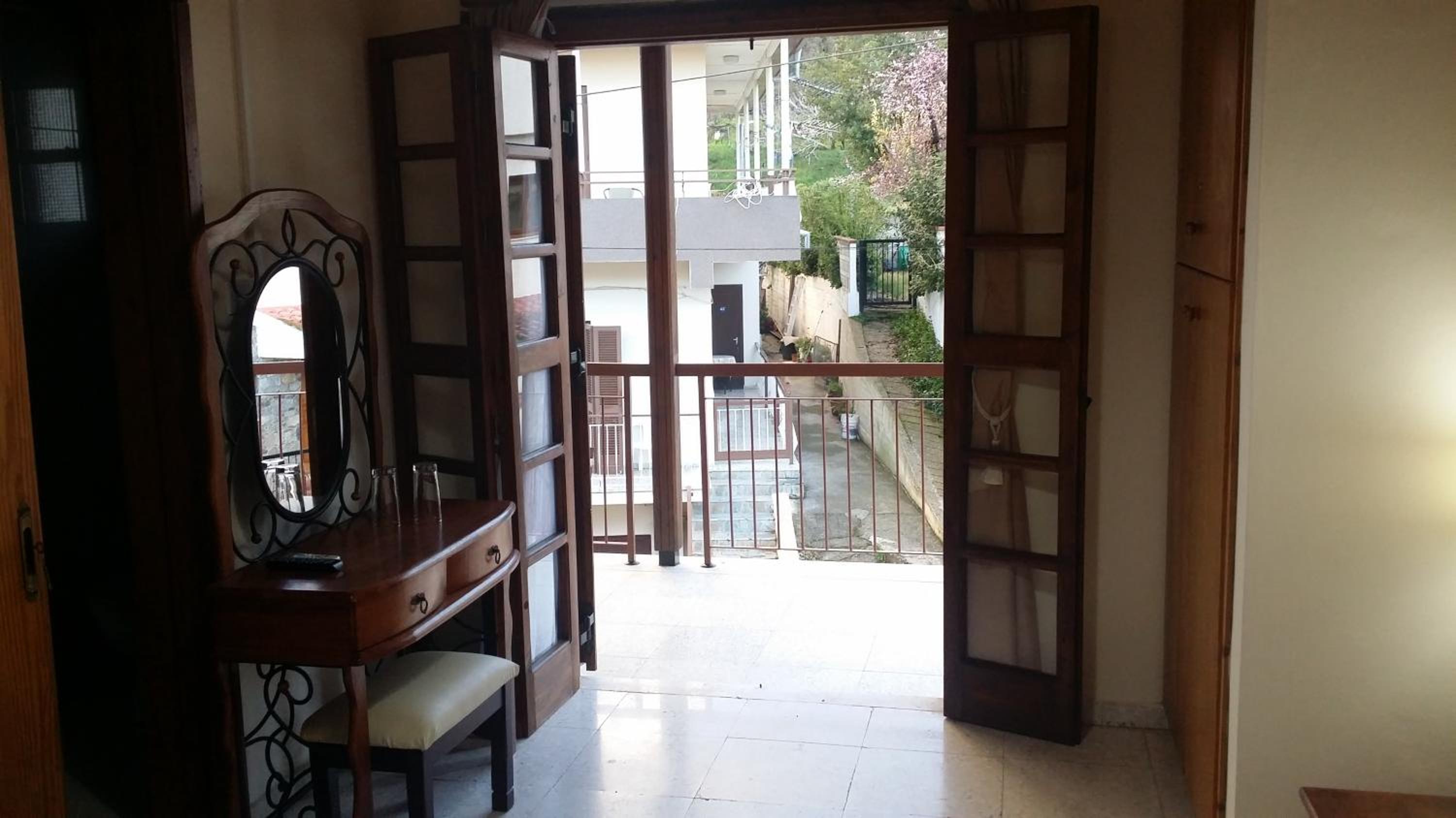 Triple Room with Balcony - Photo 3
