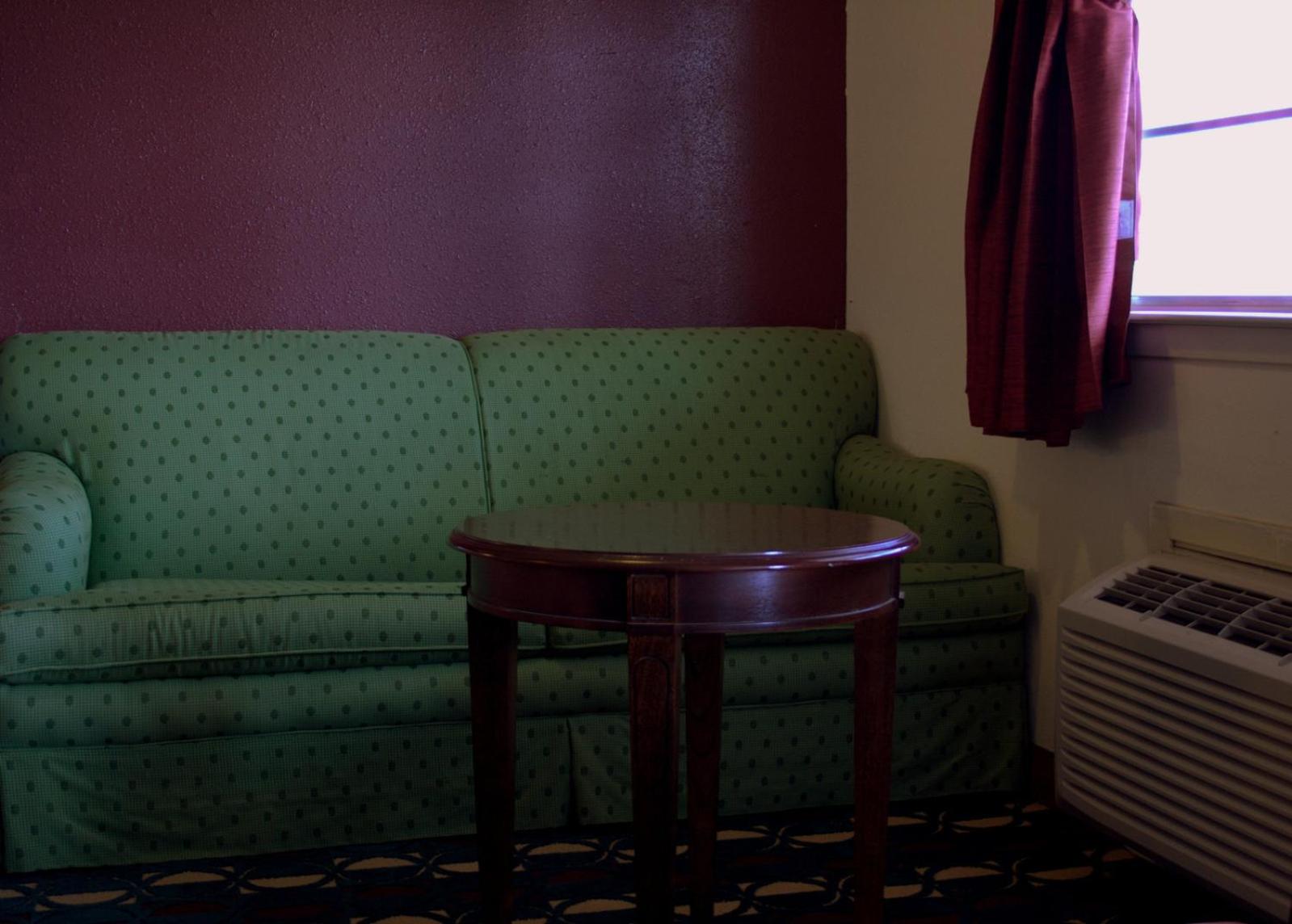 King Room - Non-Smoking - Photo 4