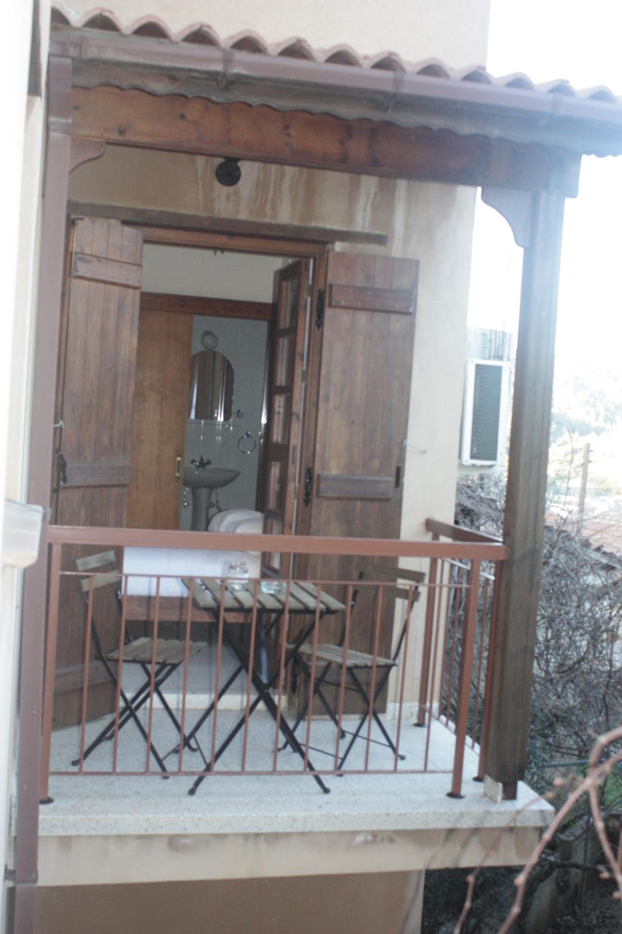 Double Room with Balcony - Photo 4
