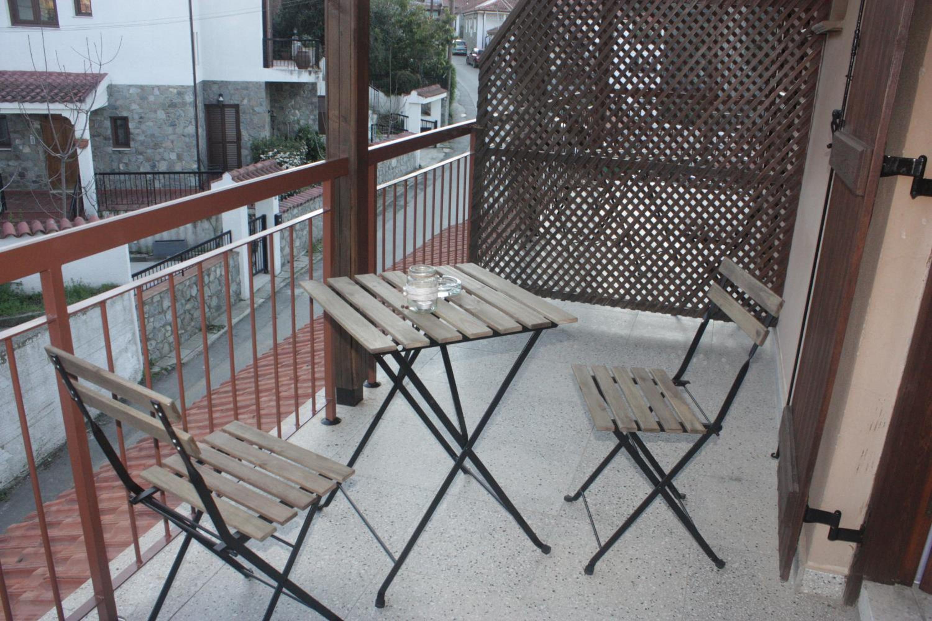 Double Room with Balcony (2 Adults + 1 Child) - Photo 4