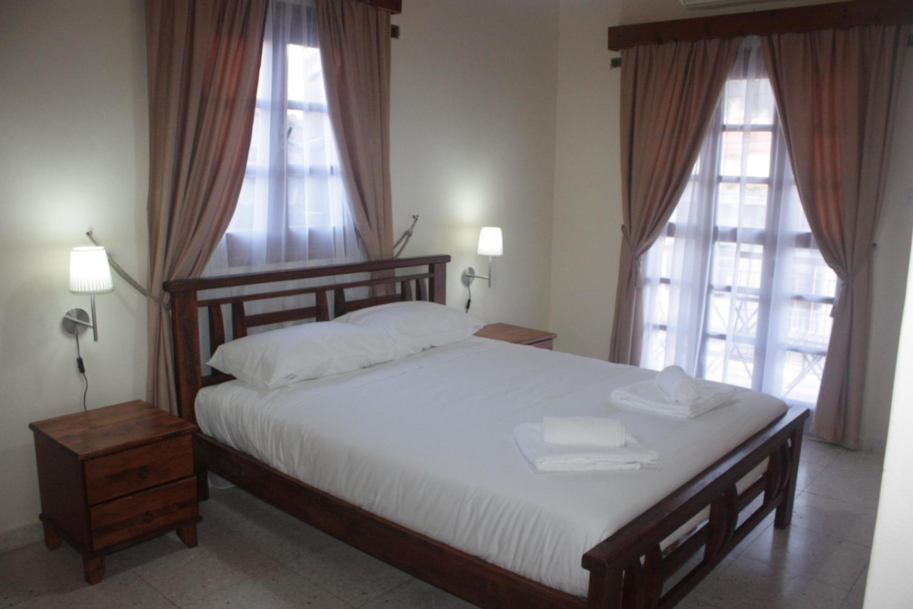 Double Room with Balcony (2 Adults + 1 Child) - Photo 5