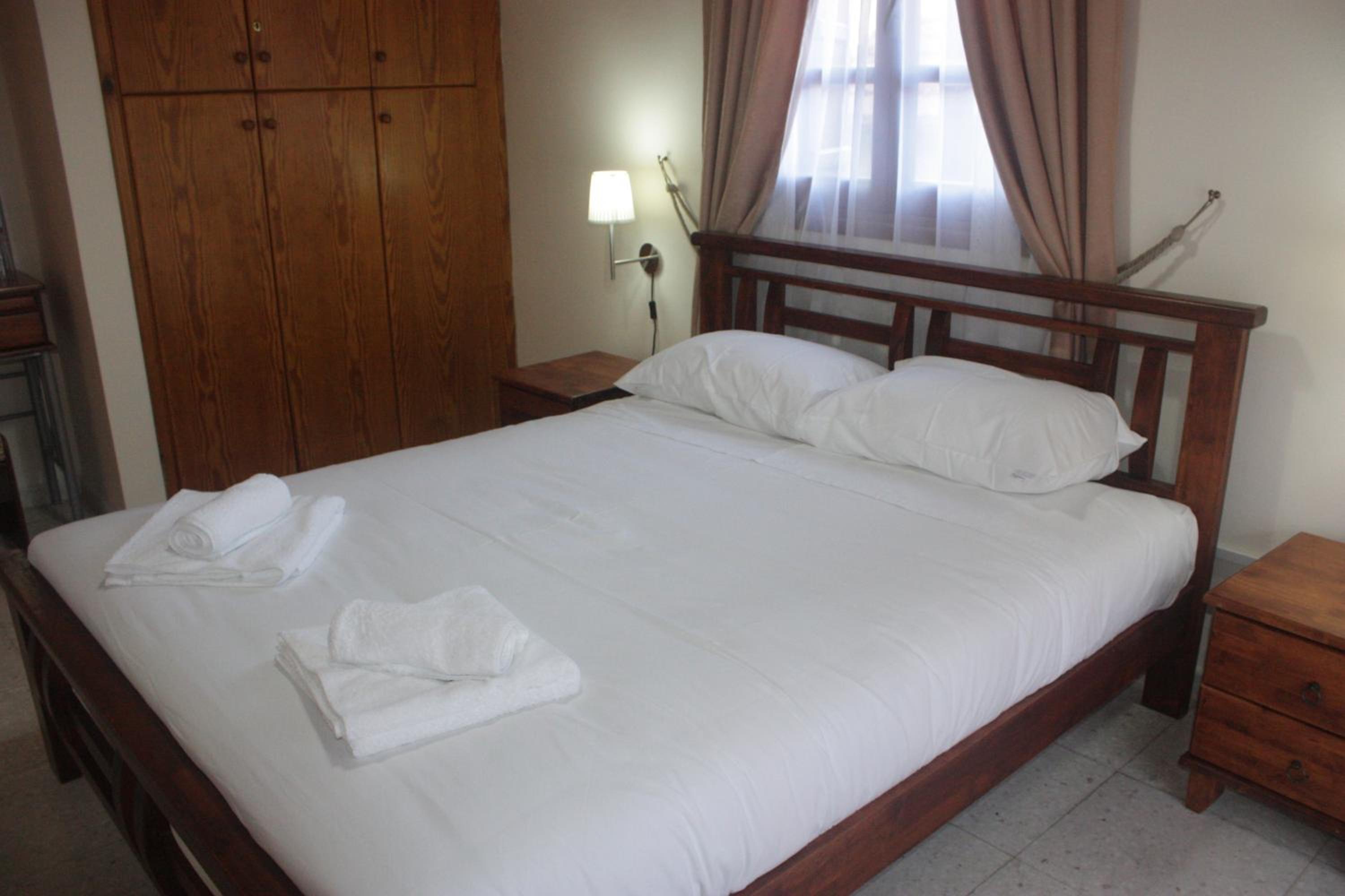 Double Room with Balcony (2 Adults + 1 Child) - Photo 3