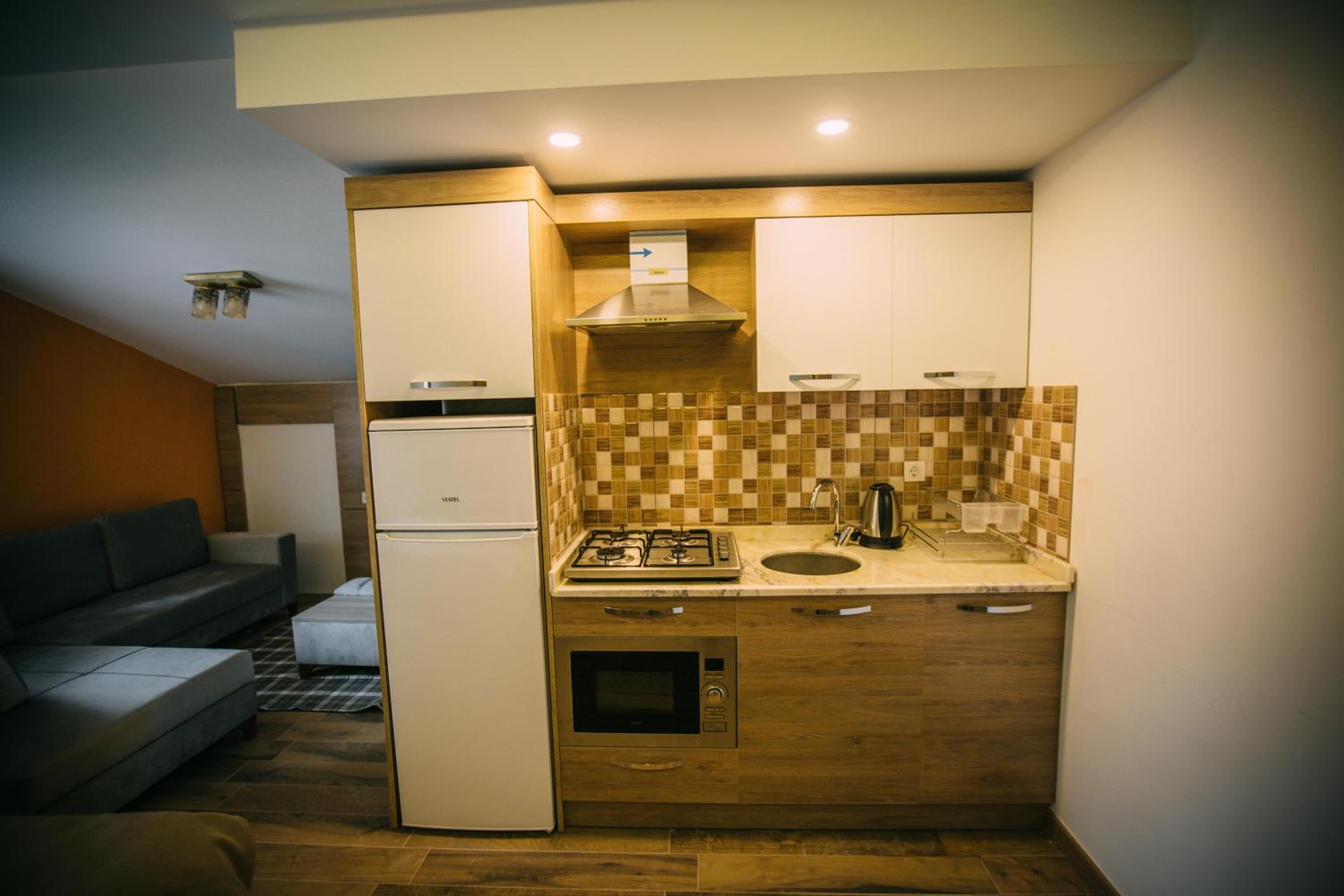 Deluxe King Studio with Balcony photo 3
