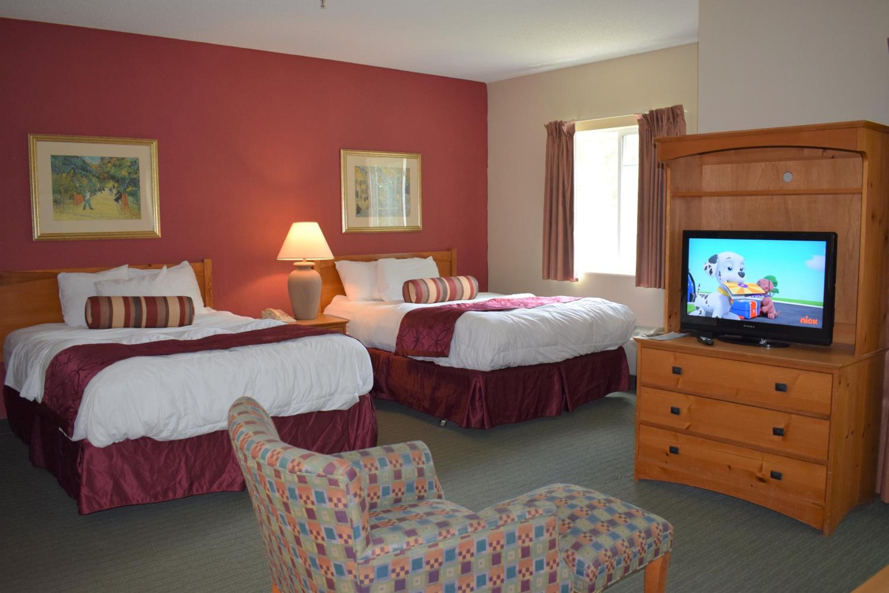 Queen Room with Two Queen Beds - Non-Smoking - Photo 4