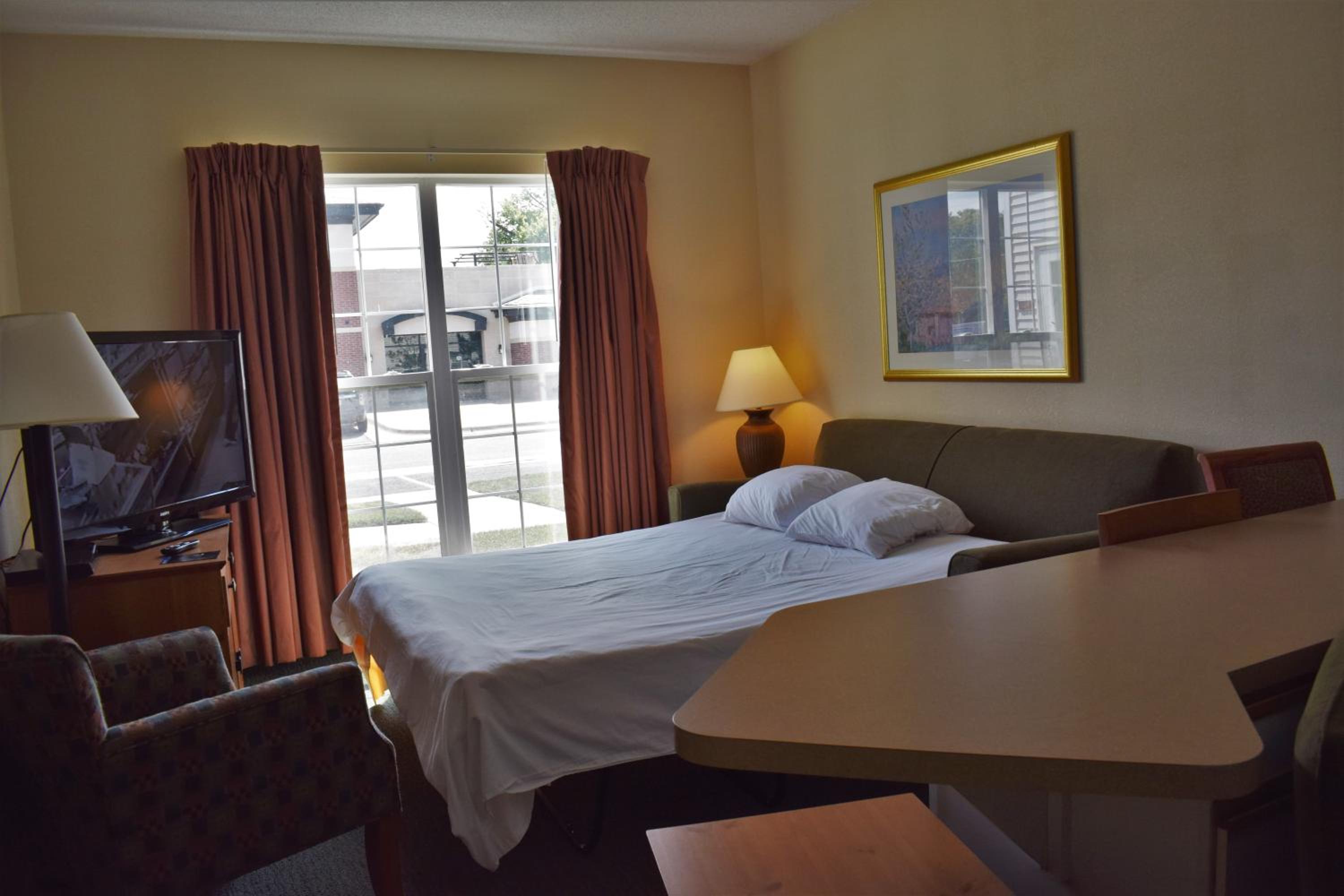 King Suite - Non-Smoking - Photo 3